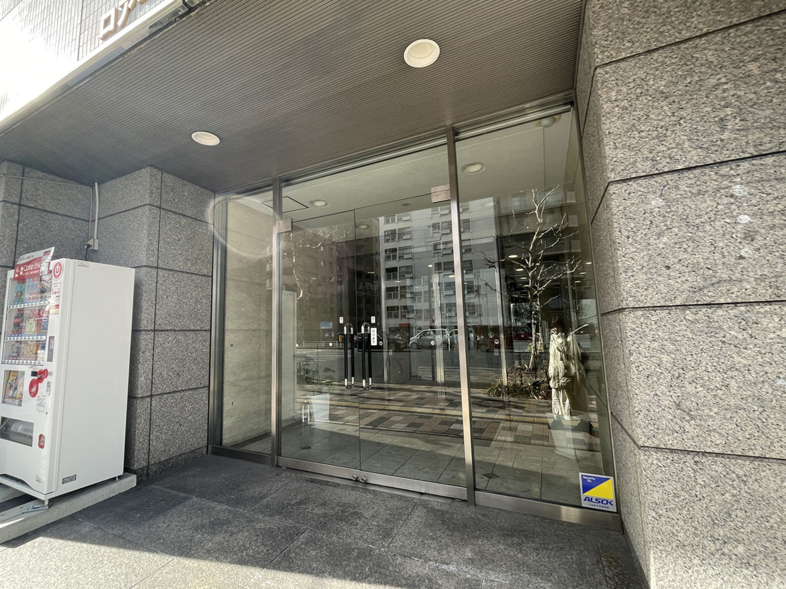 オフィスビル出入口