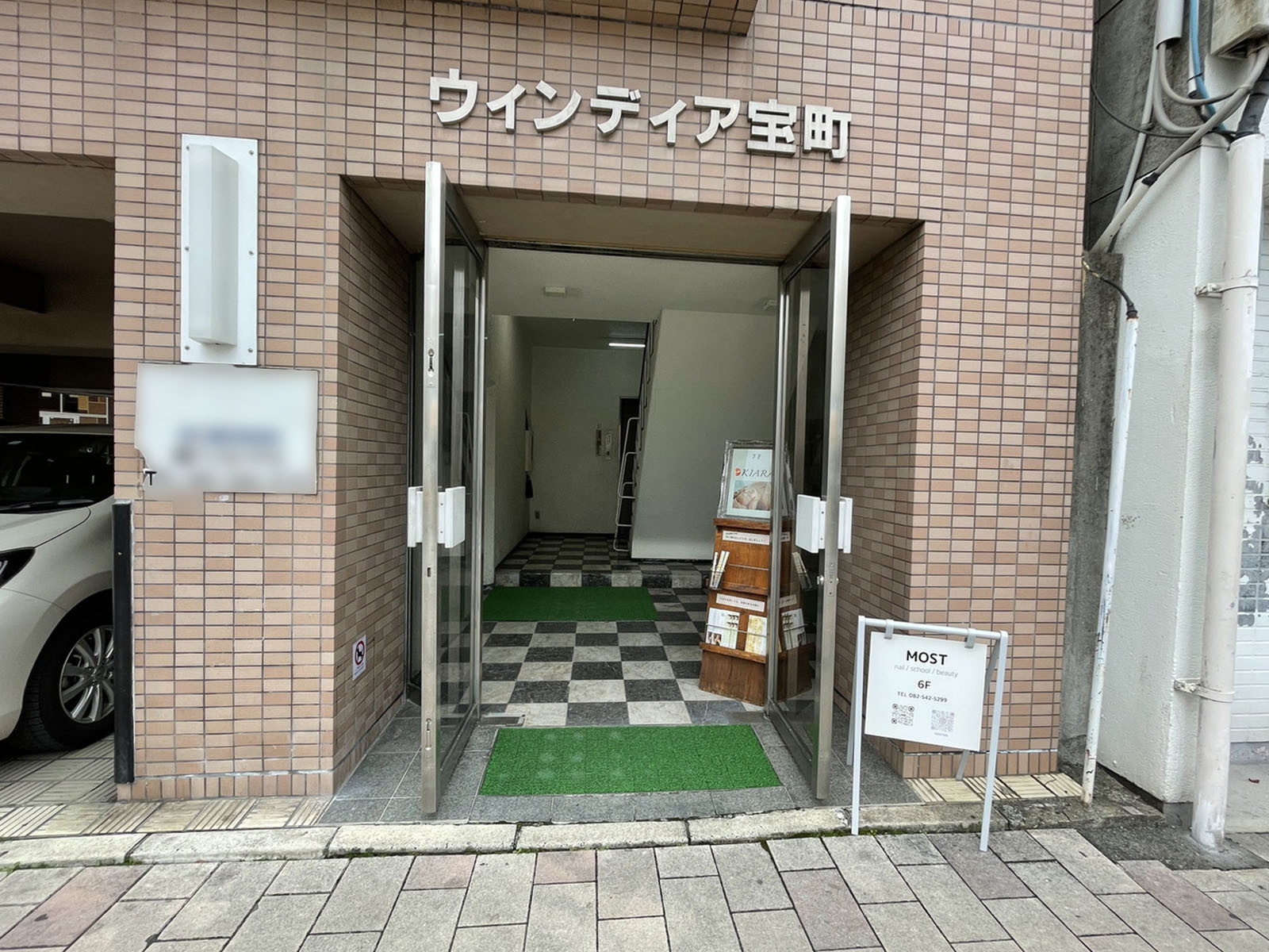 オフィスビル出入口