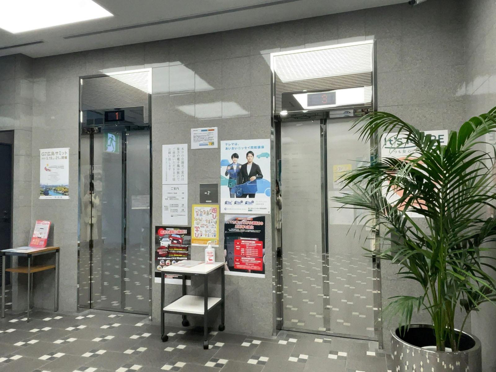エレベーター(3基)