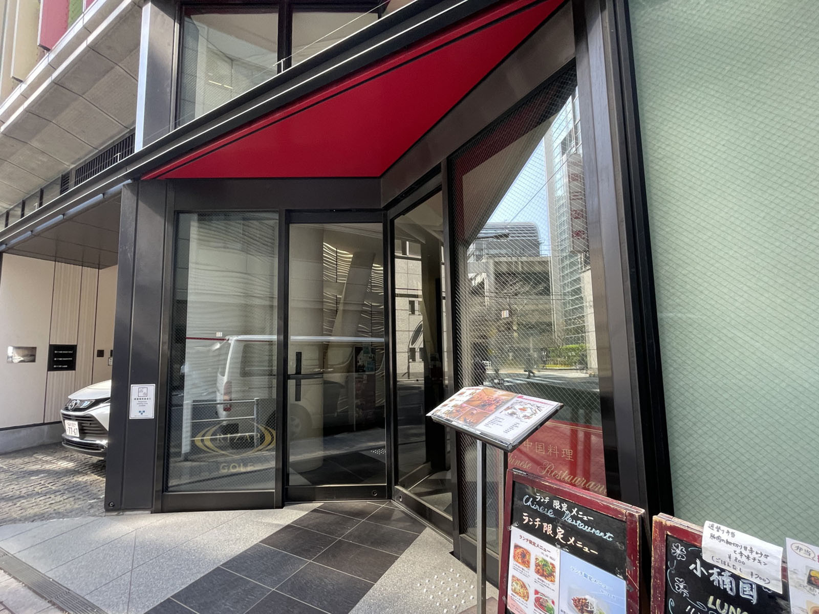 オフィスビル出入口