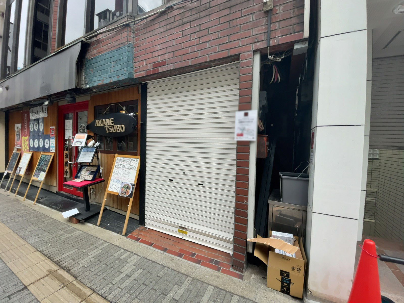 オフィスビル出入口