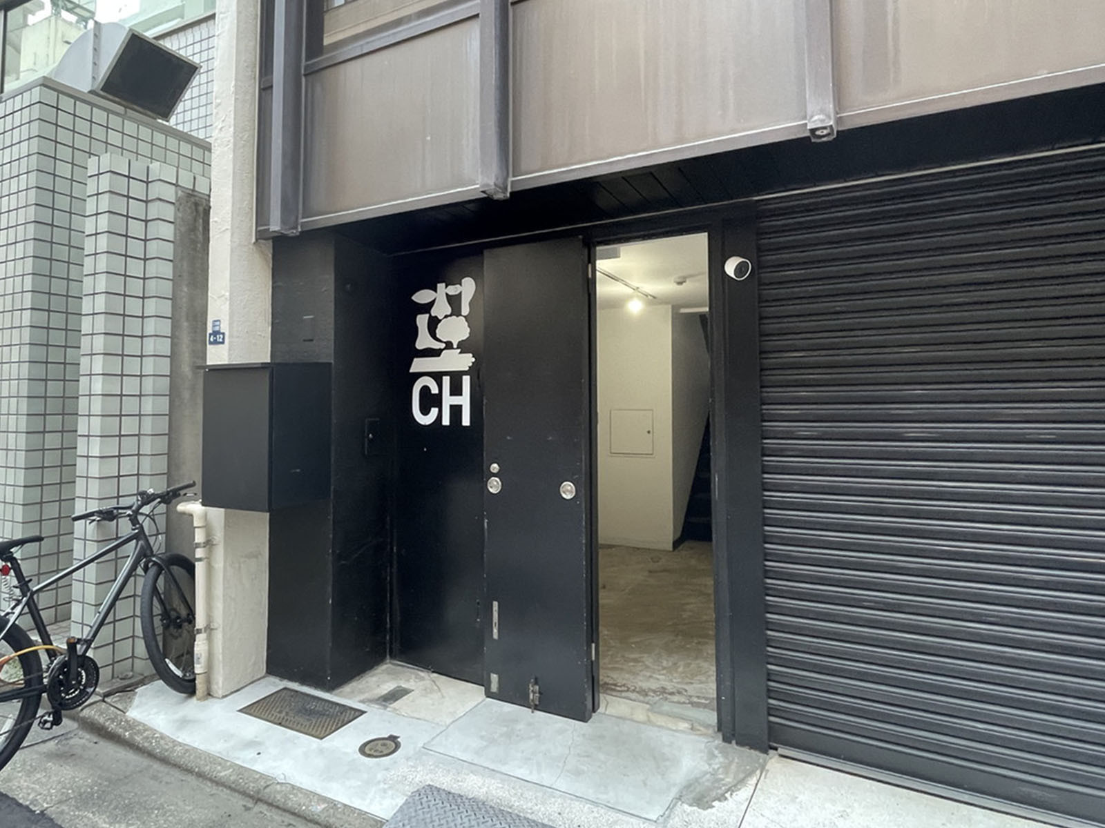 オフィスビル出入口