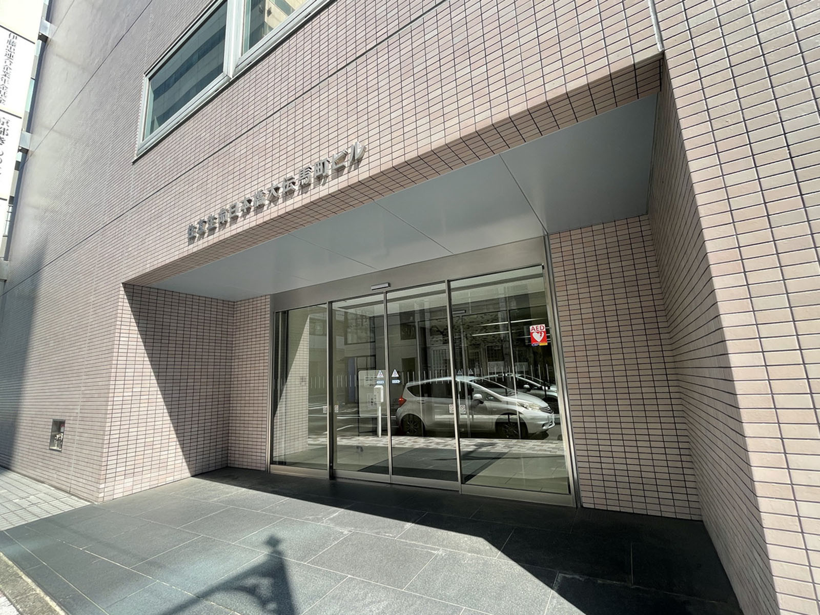 オフィスビル出入口