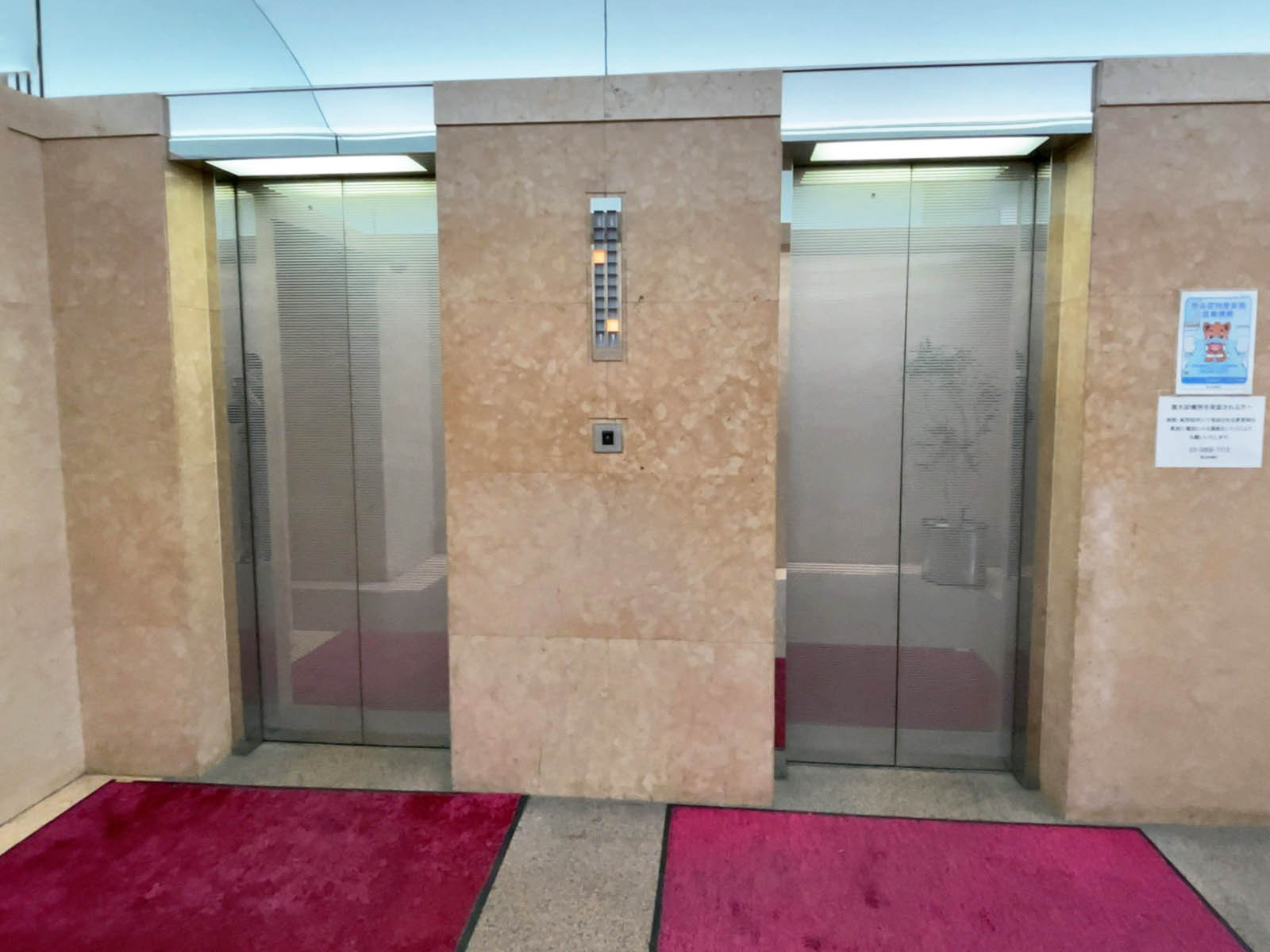 エレベーター（2基）