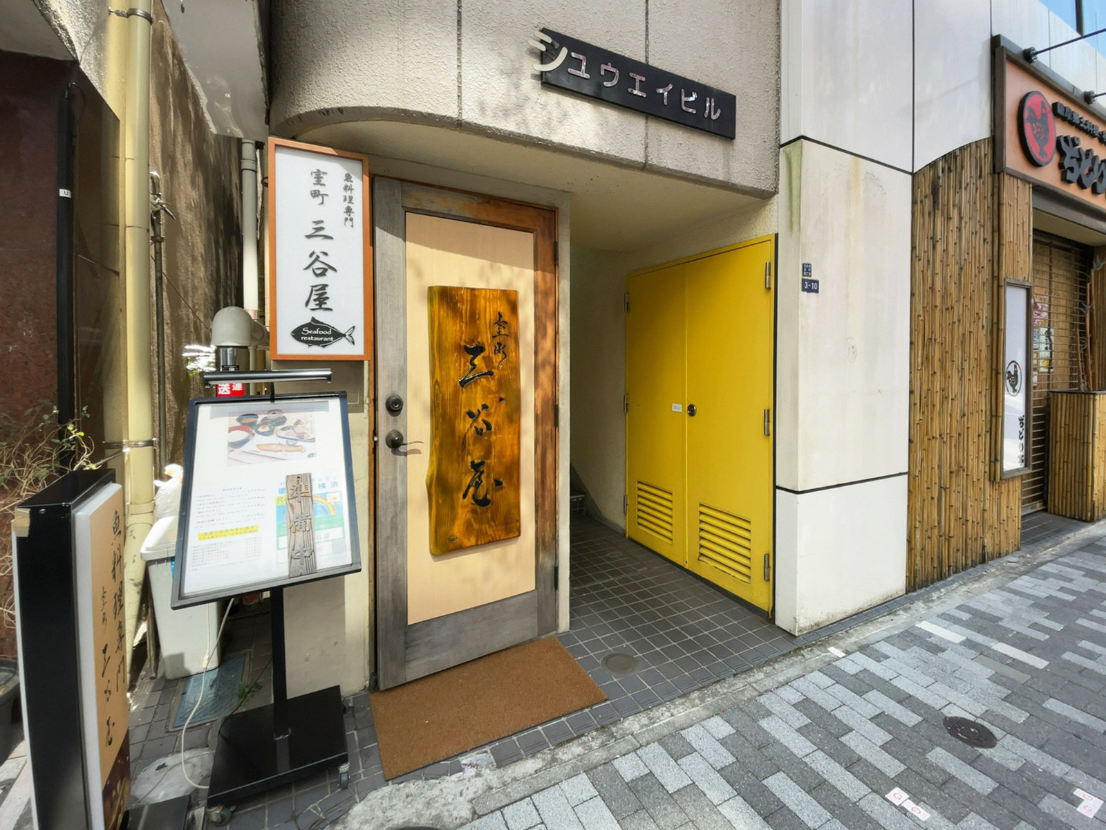 オフィスビル出入口
