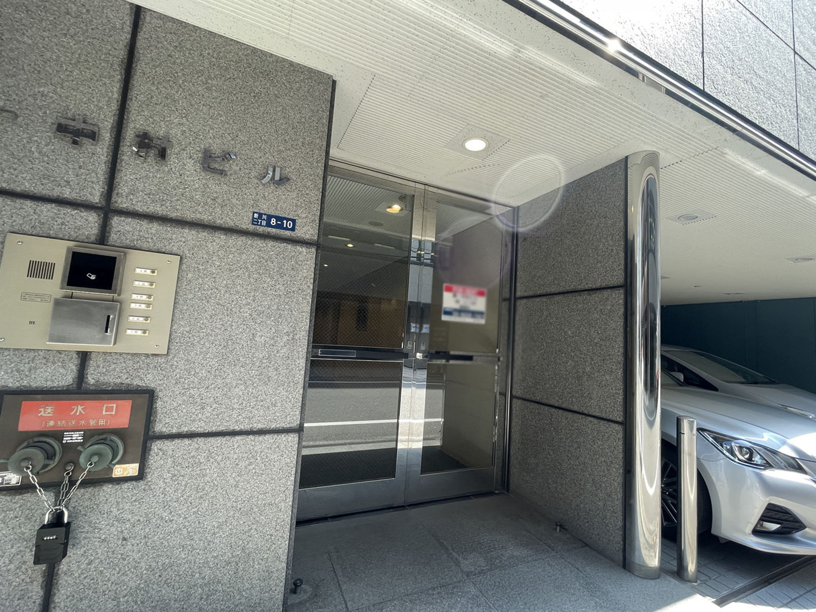 オフィスビル出入口