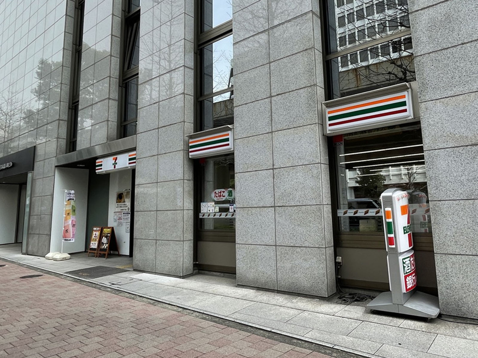 1階のセブンイレブン日本橋本町3丁目店