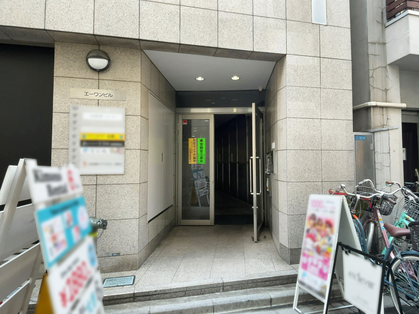 オフィスビル出入口