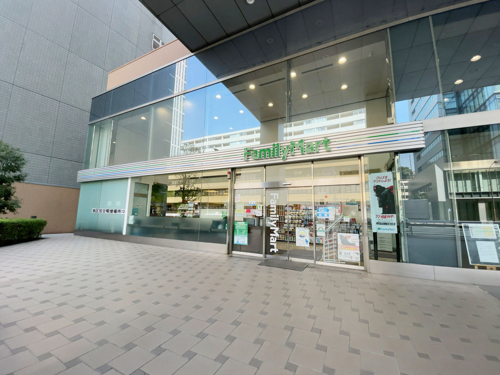 1階のファミリーマート 泉岳寺北店