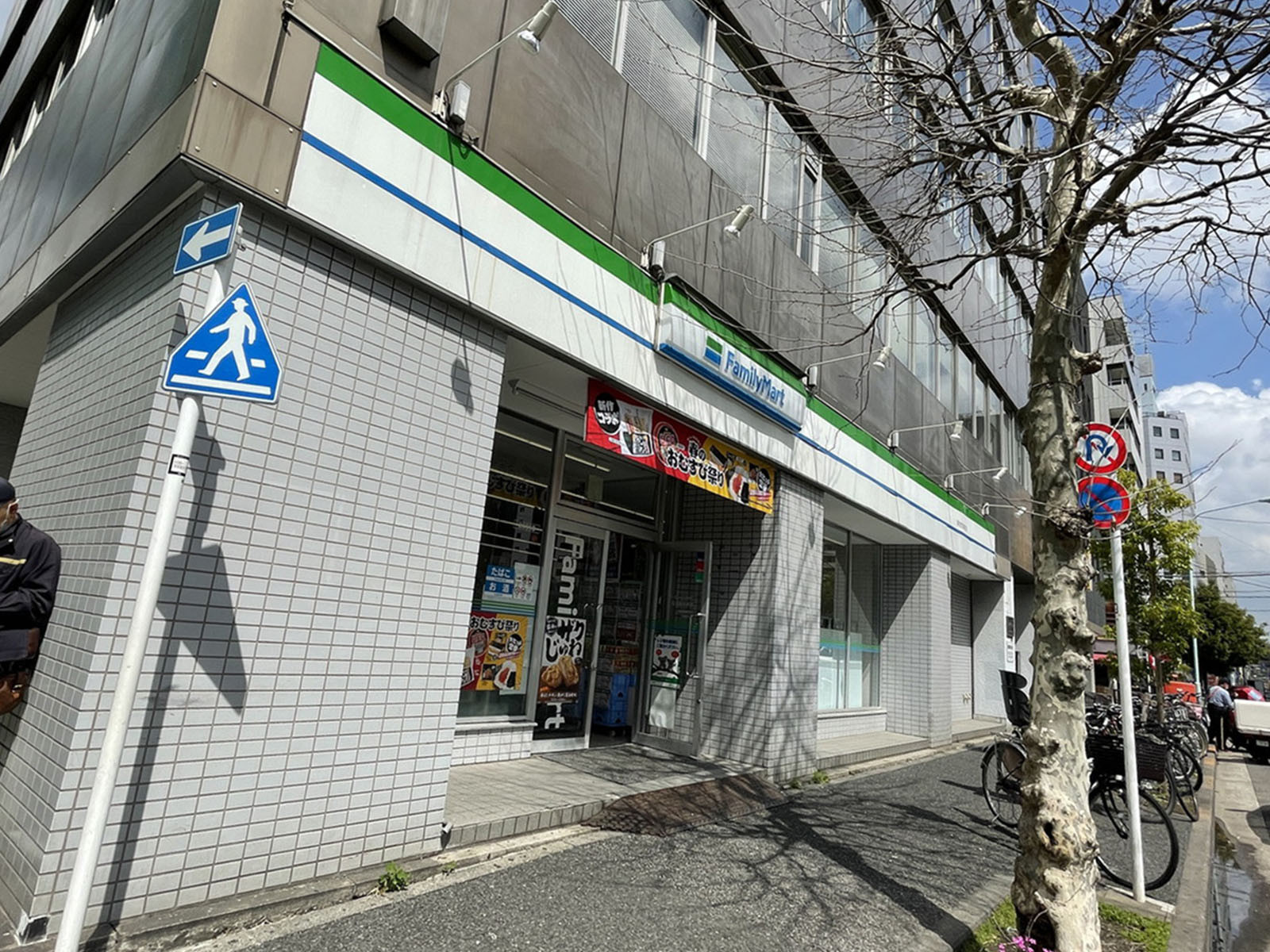 1階の様子ファミリーマート築地市場前店