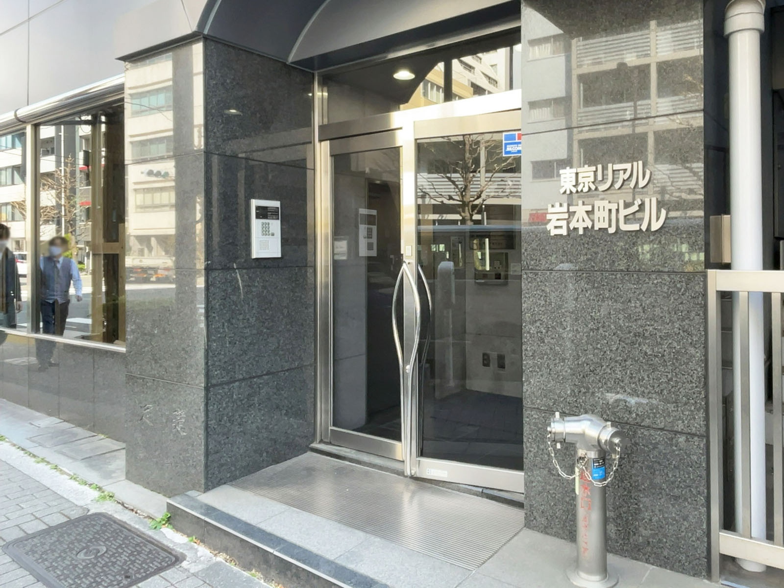 オフィスビル出入口