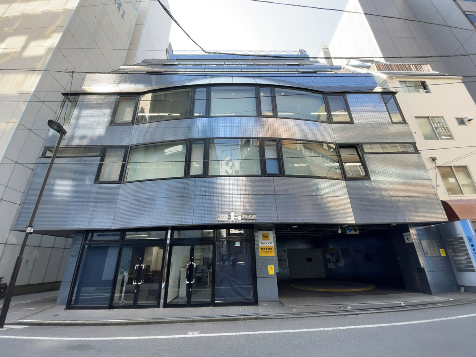 横長の外観