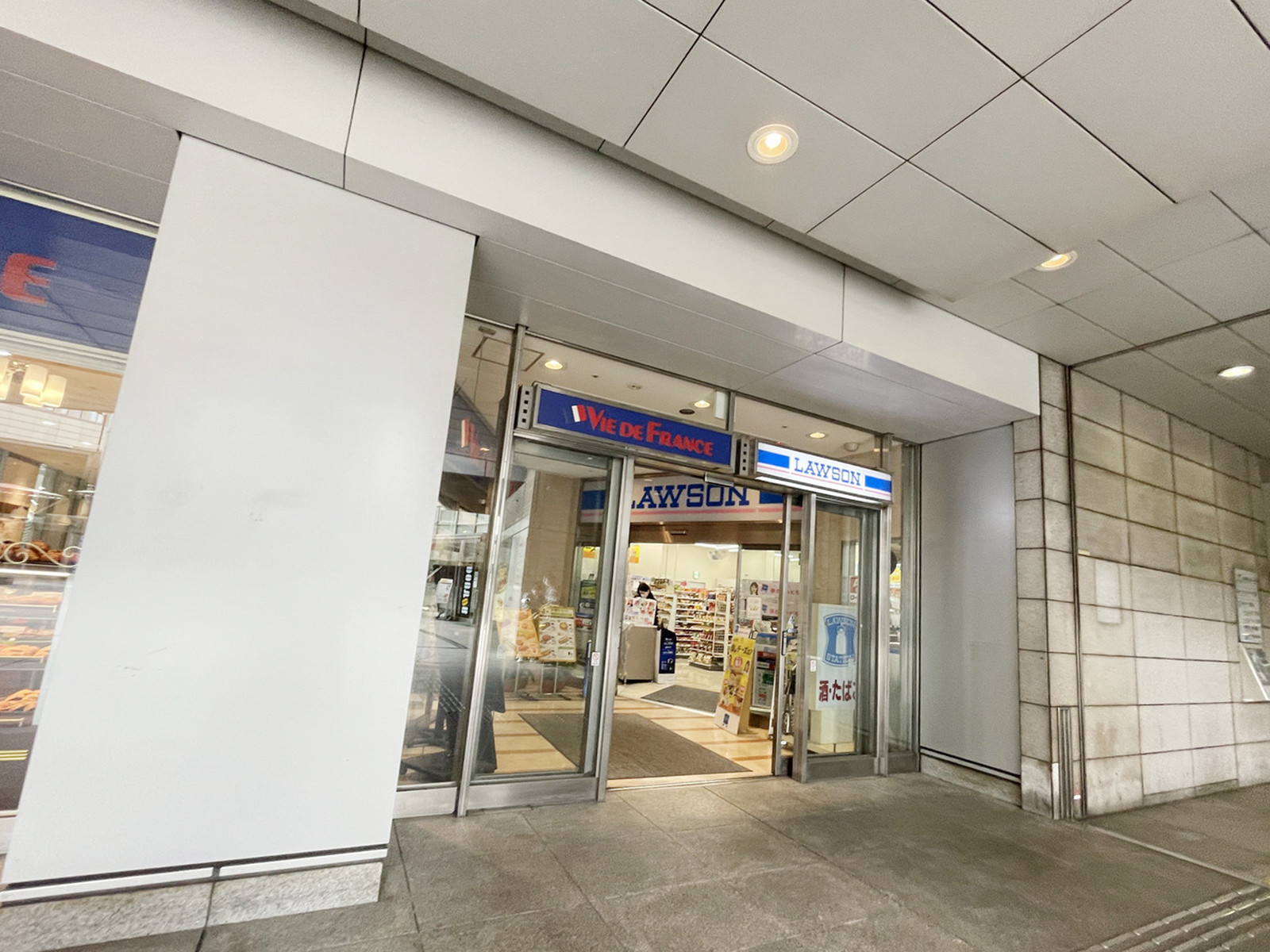 地下1階のローソン 中野サンブライト店