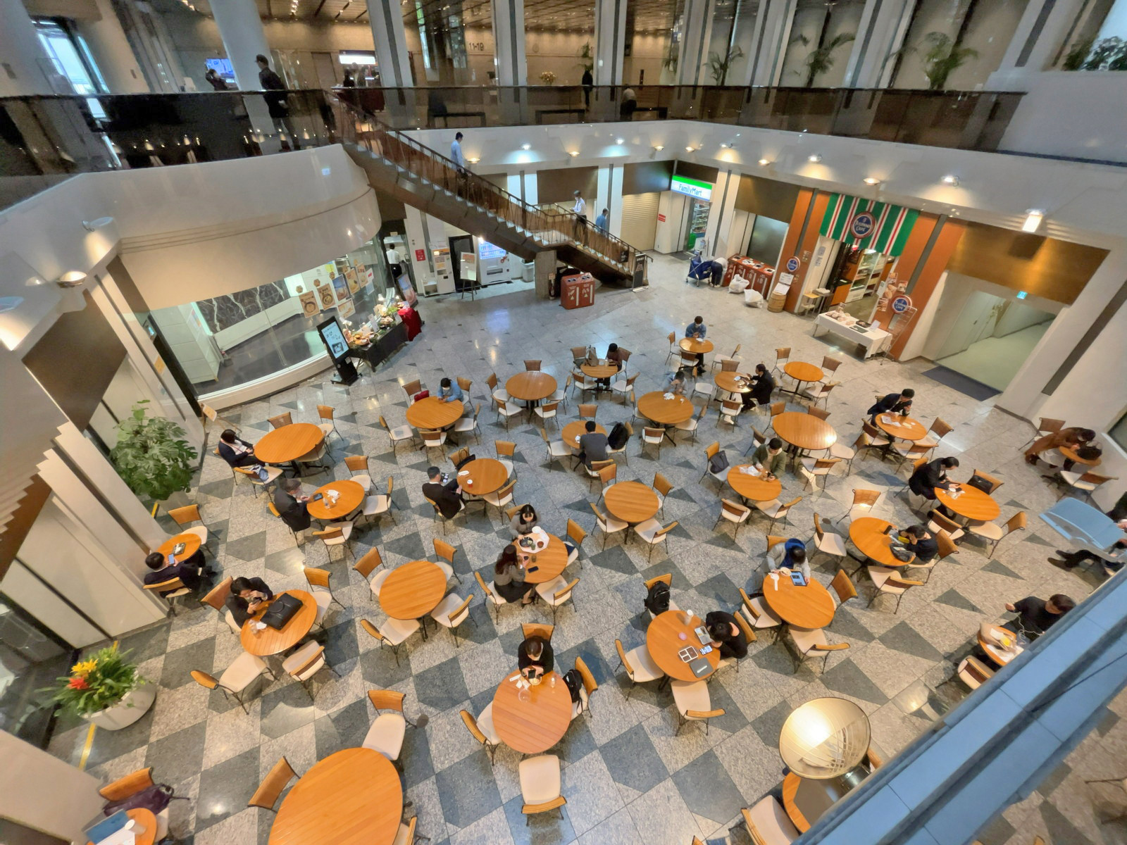 地下の共有スペース