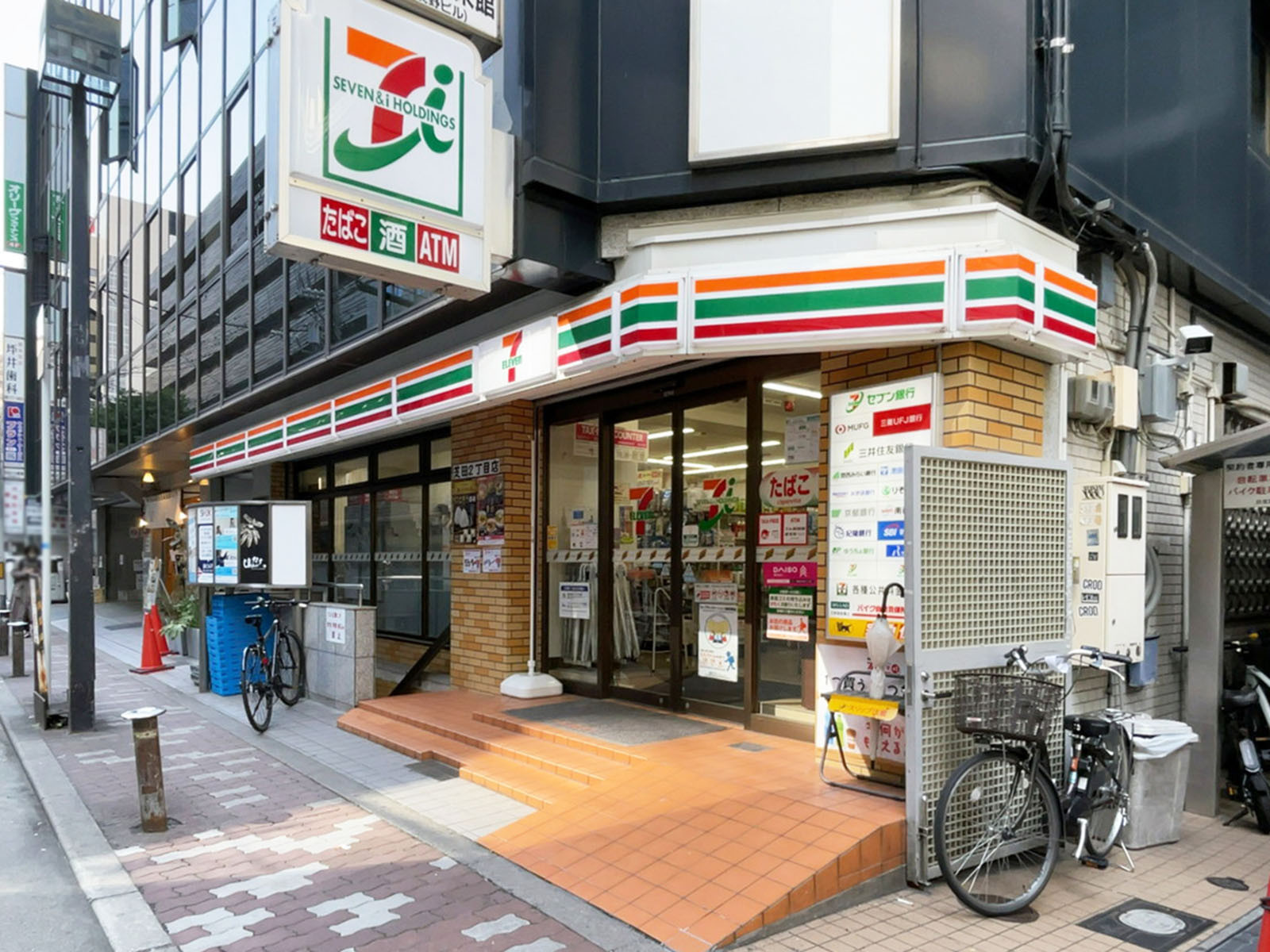 1階のセブンイレブン 大阪芝田2丁目店