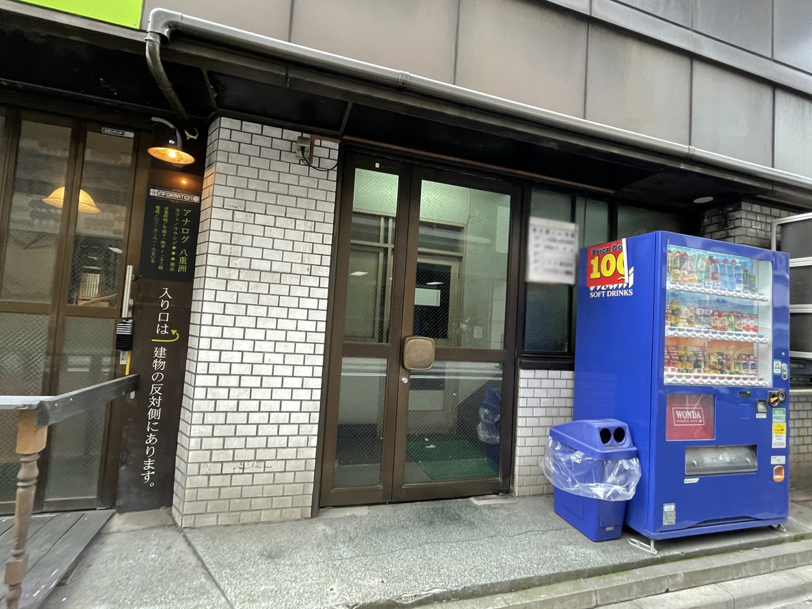 オフィスビル出入口