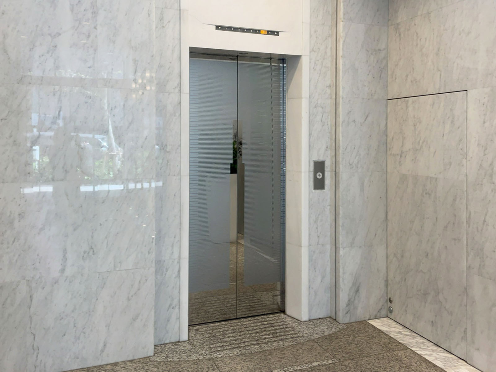 エレベーター(1基)