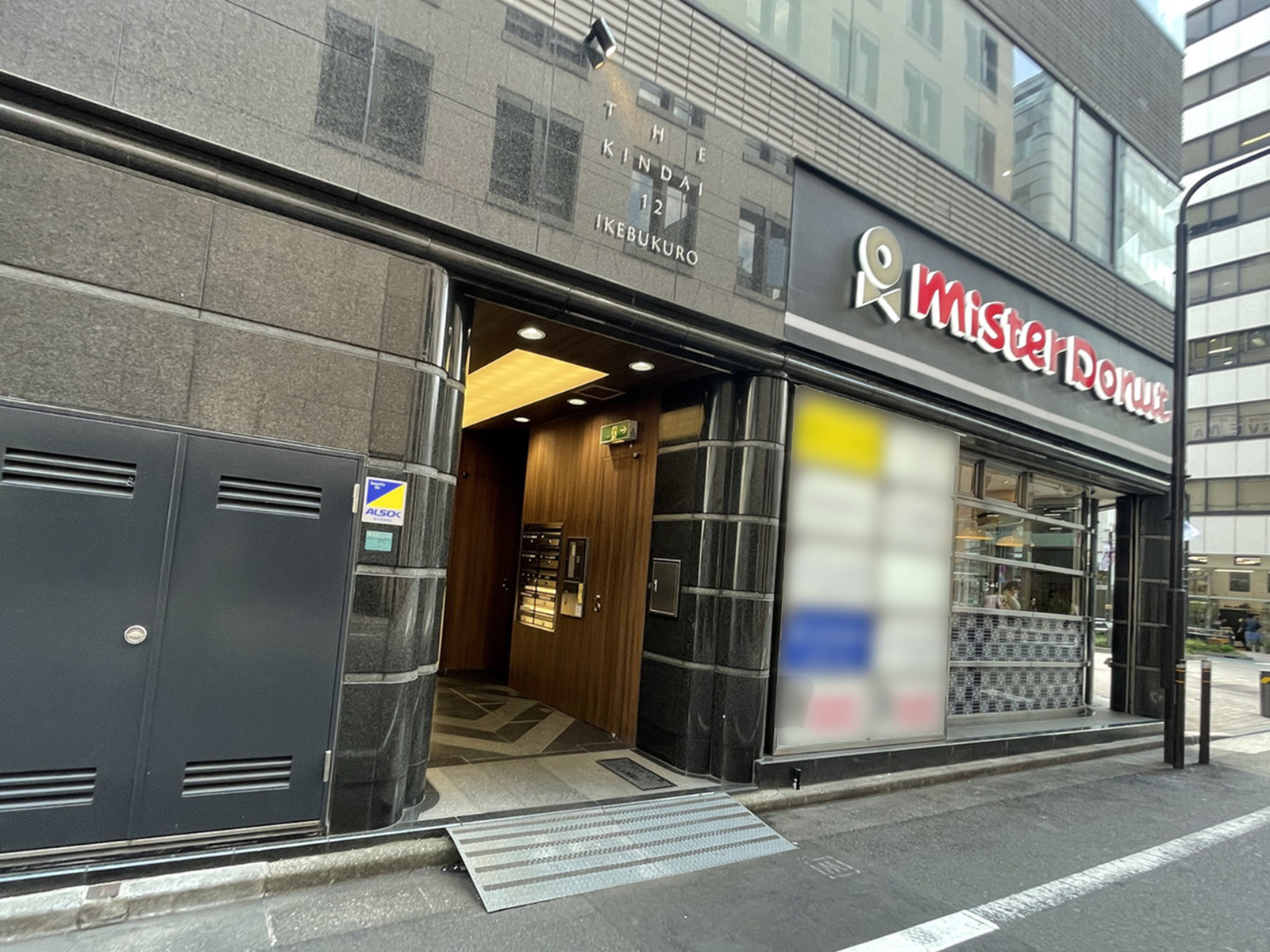 オフィスビル出入口