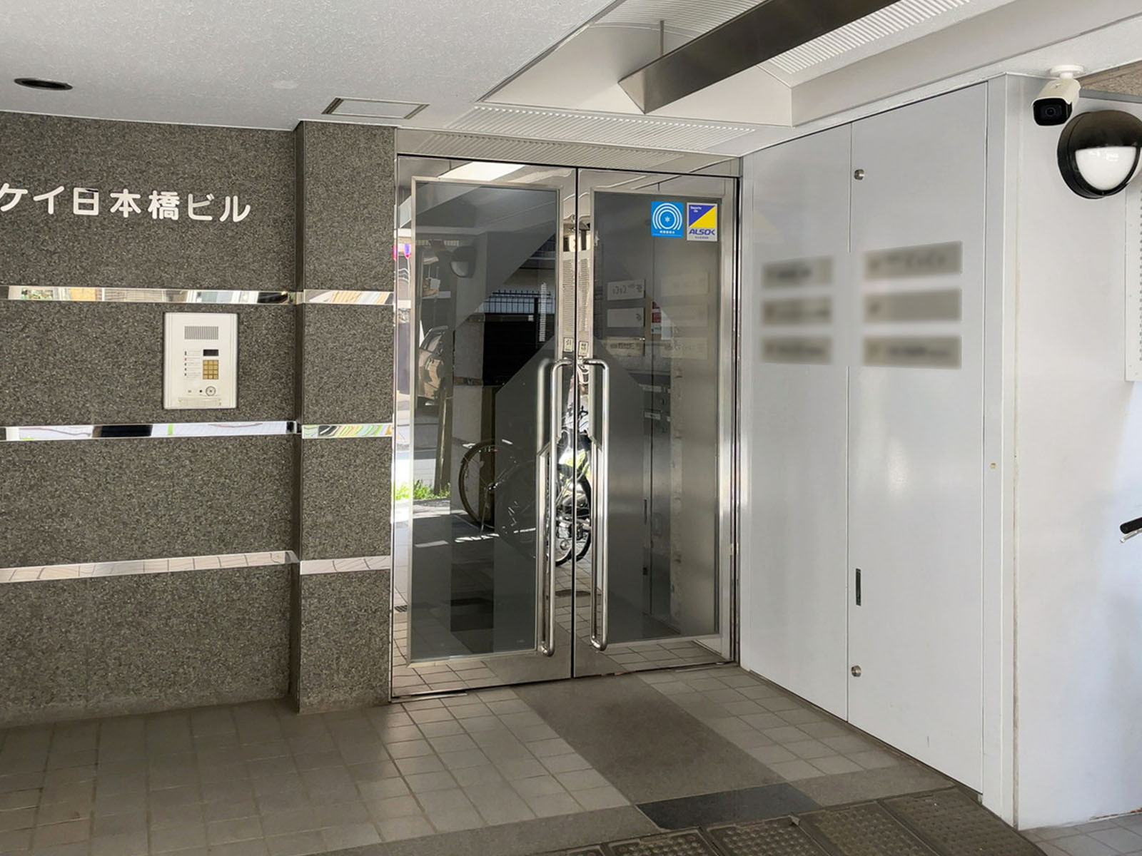 オフィスビル出入口