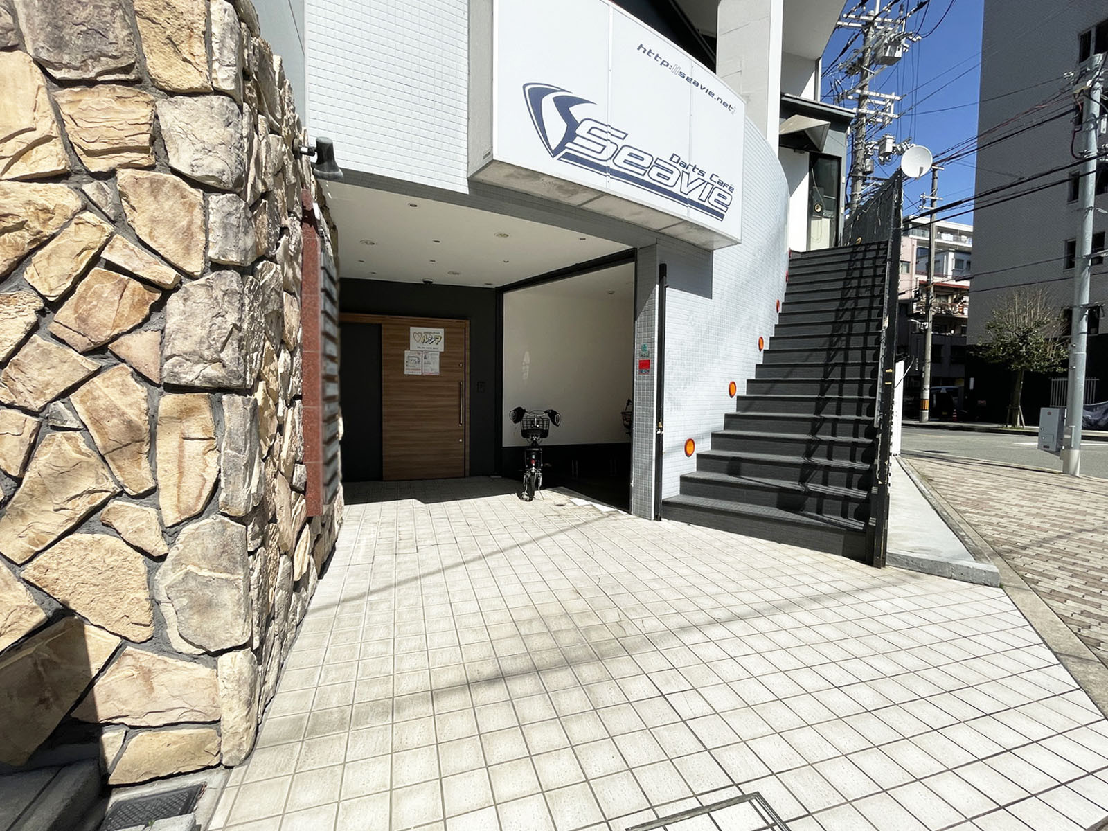 オフィスビル出入口