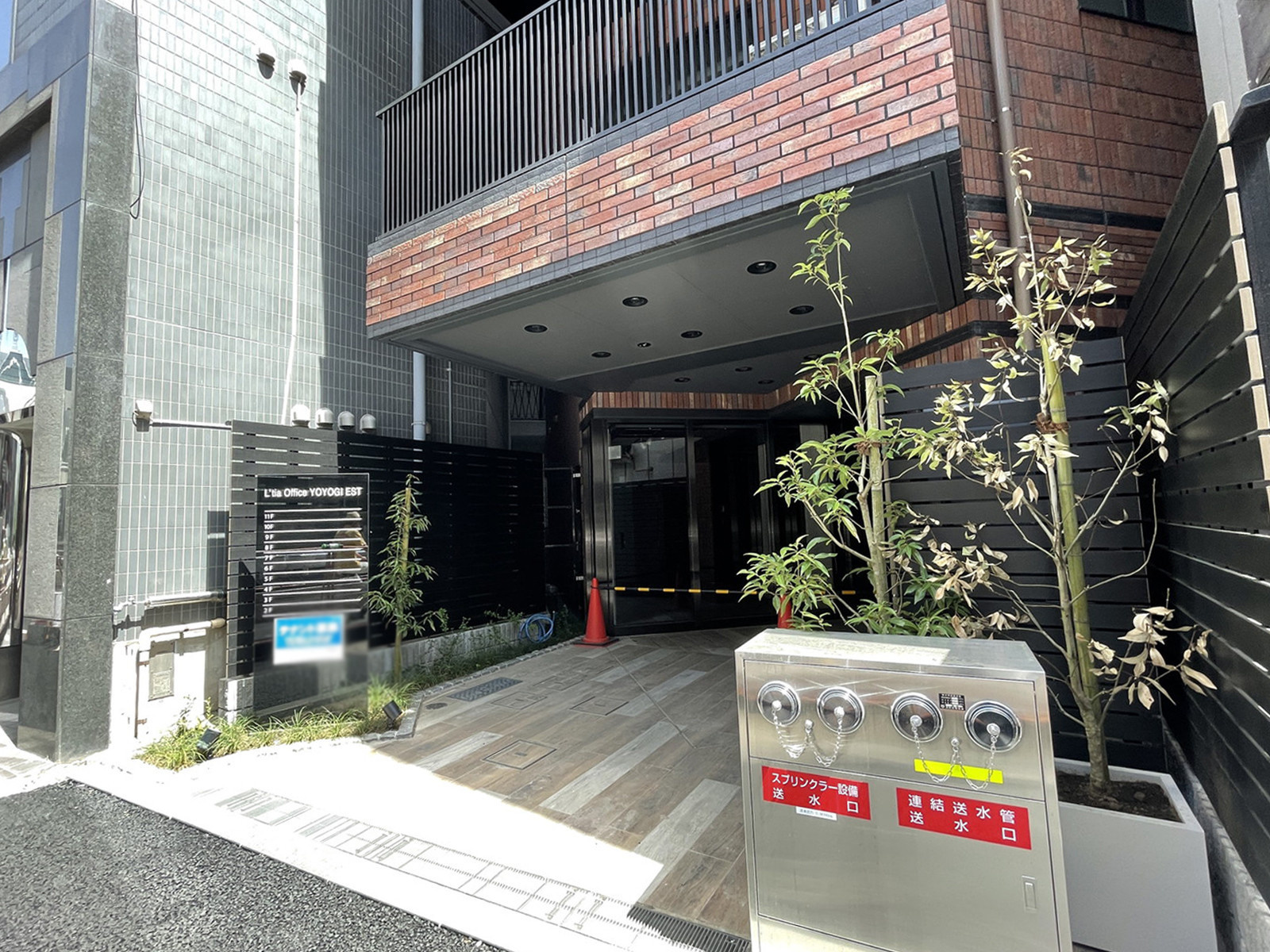 オフィスビル出入口
