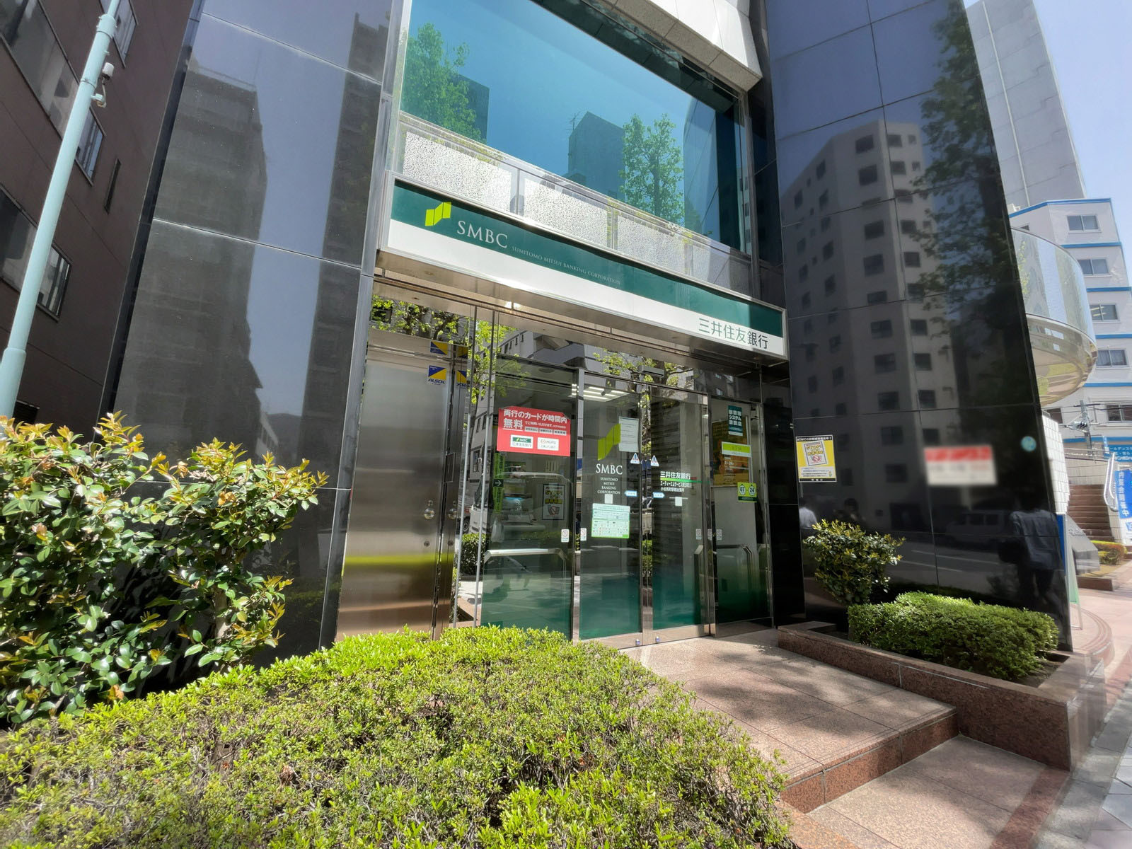 1階の三井住友銀行 小伝馬町駅前出張所