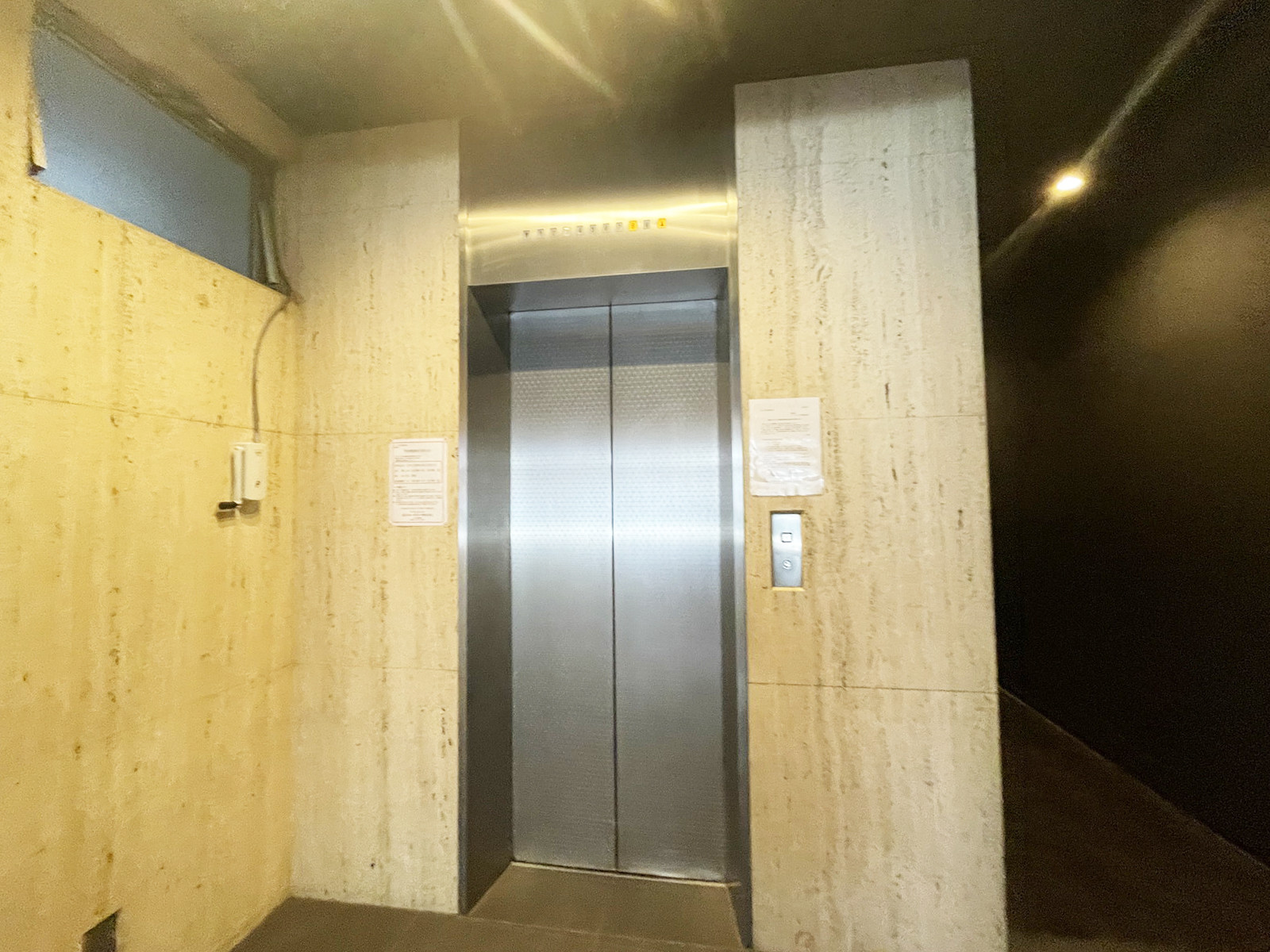 エレベーター(1基)