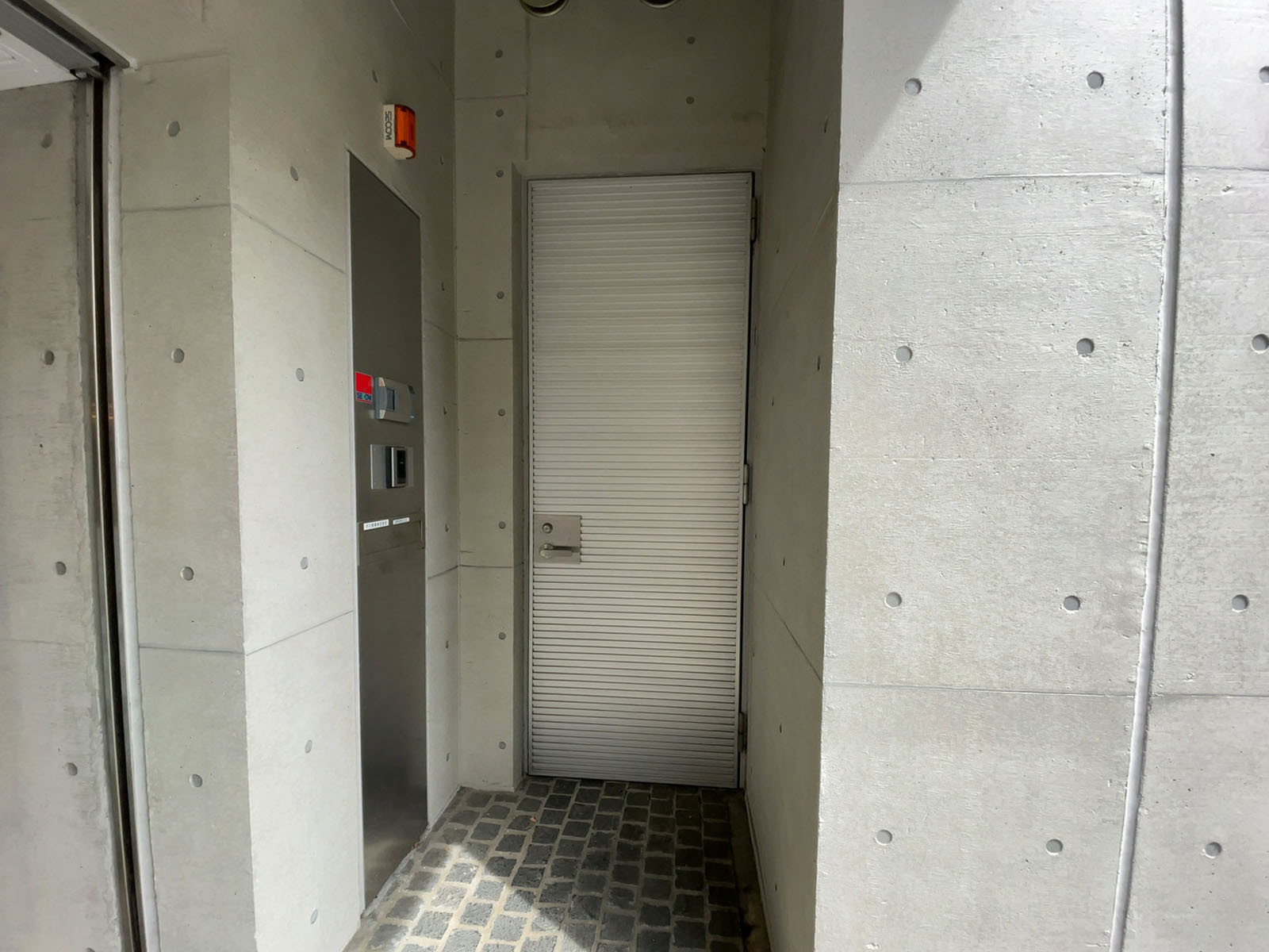 地下出入口