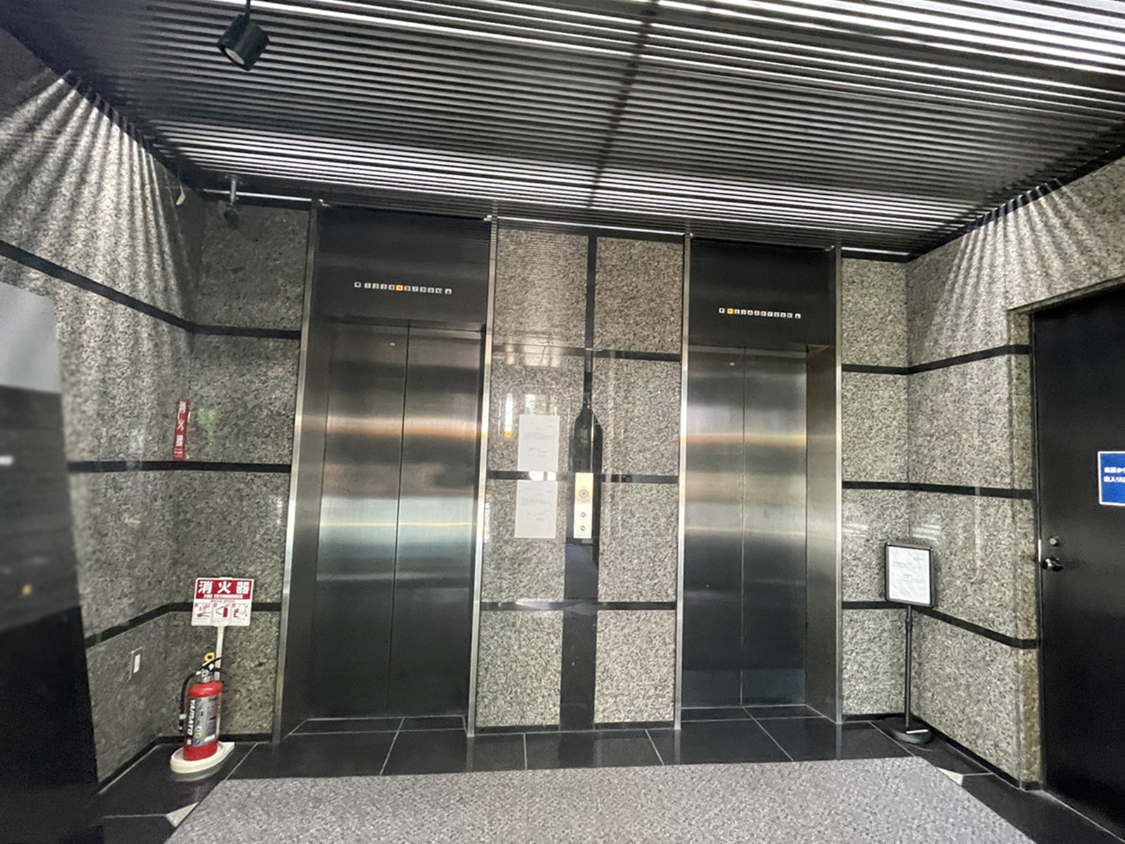 エレベーター(2基)