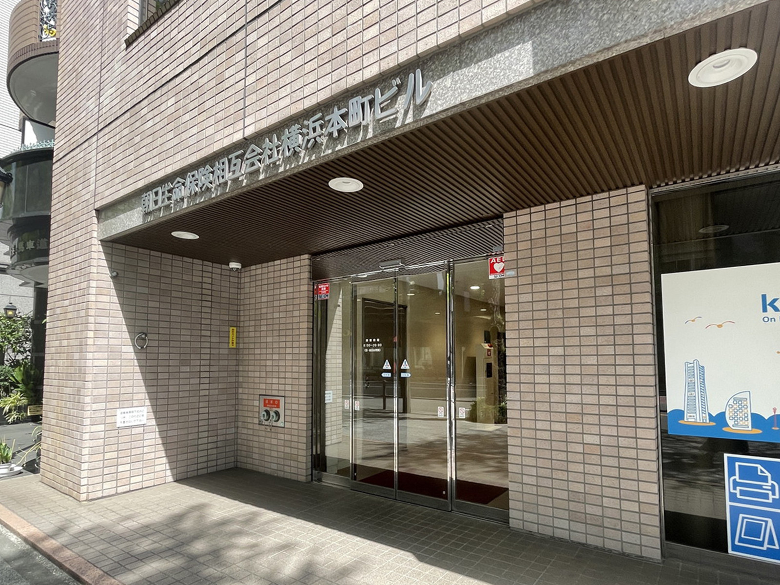 オフィスビル出入口