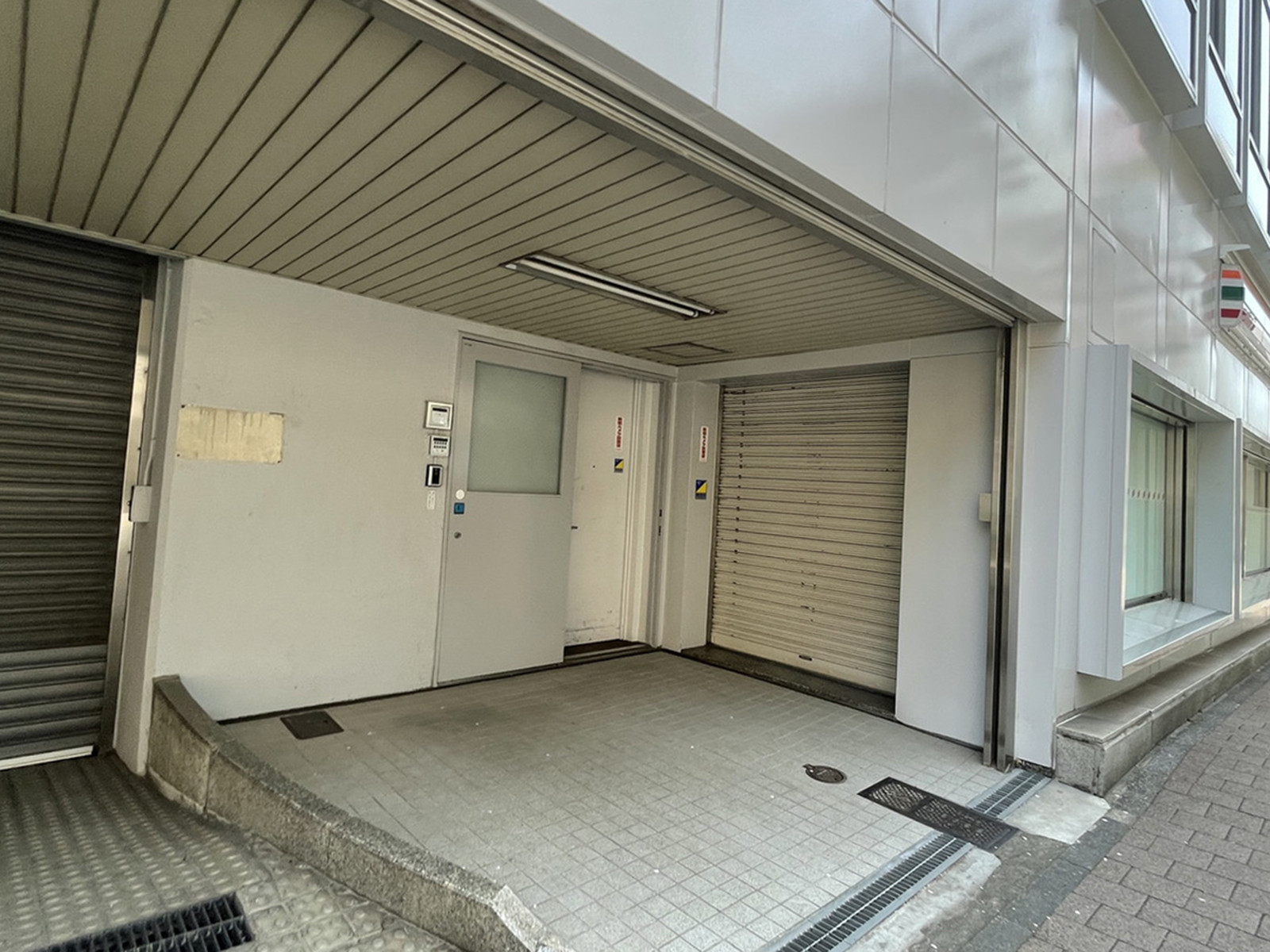 物件出入口
