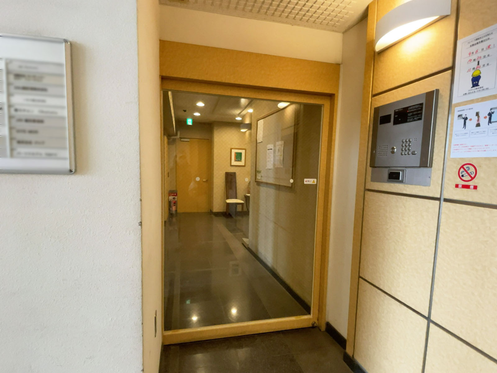 オフィスビル出入口