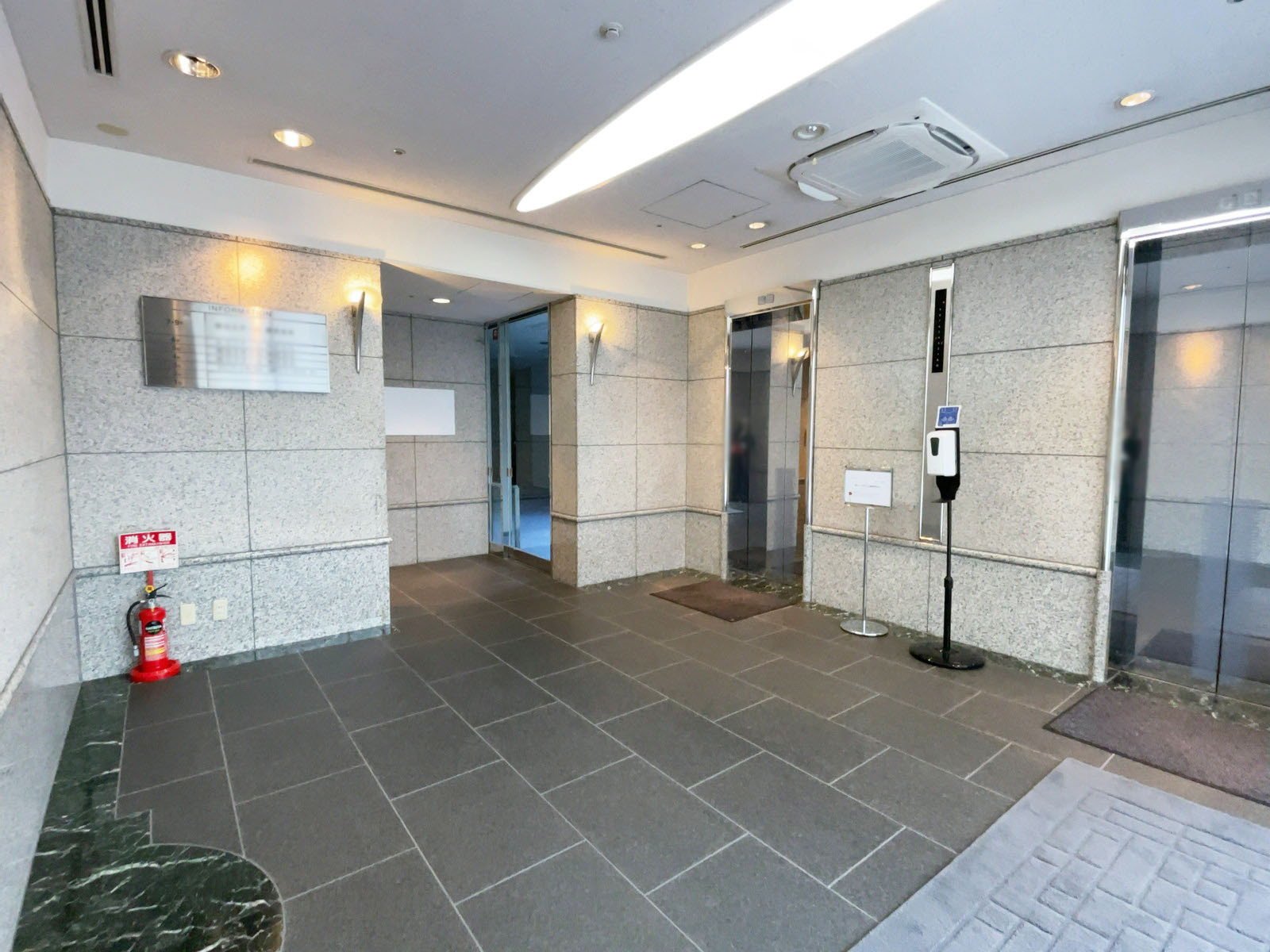 エントランスホール