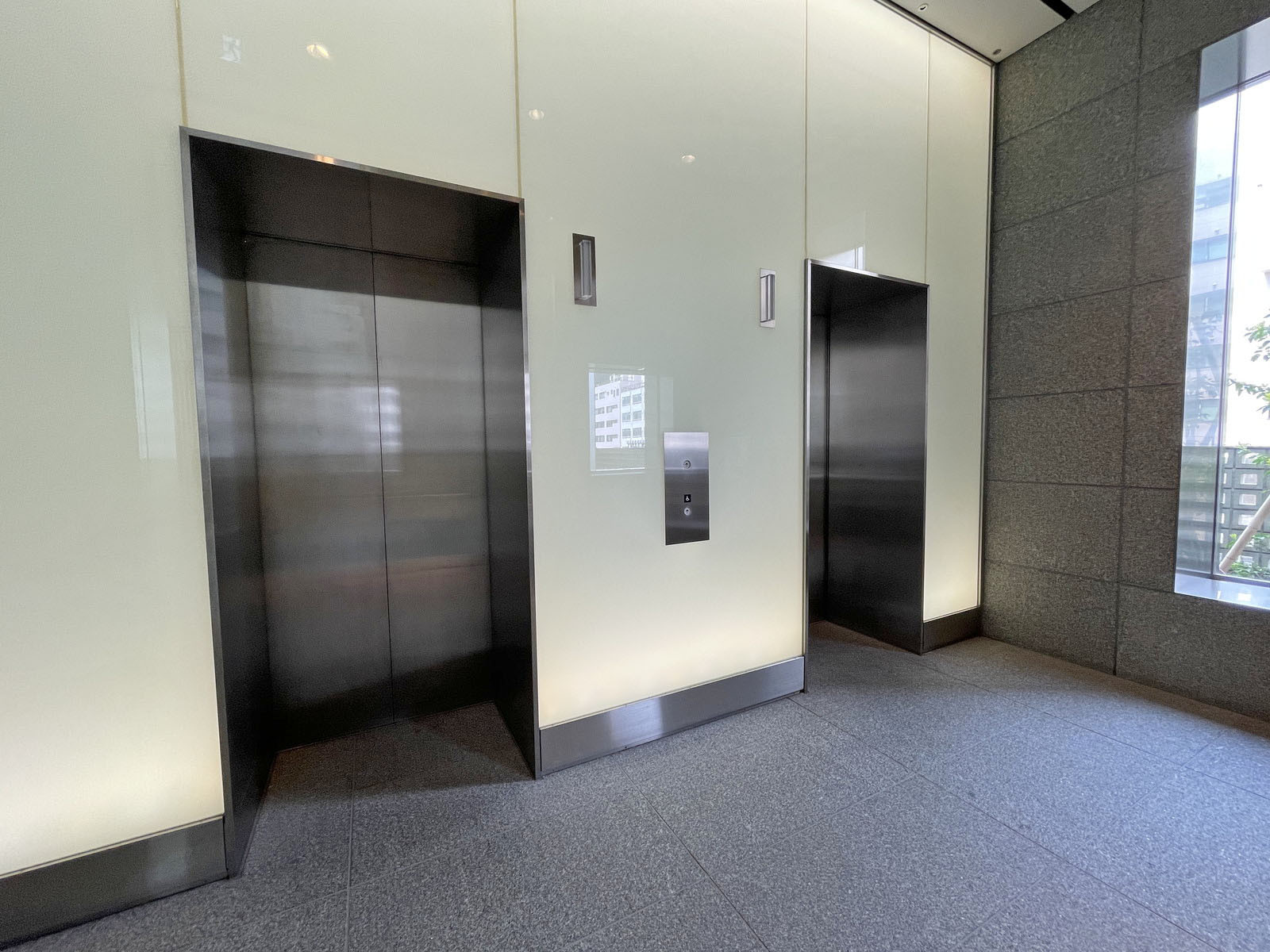 エレベーター(2基)