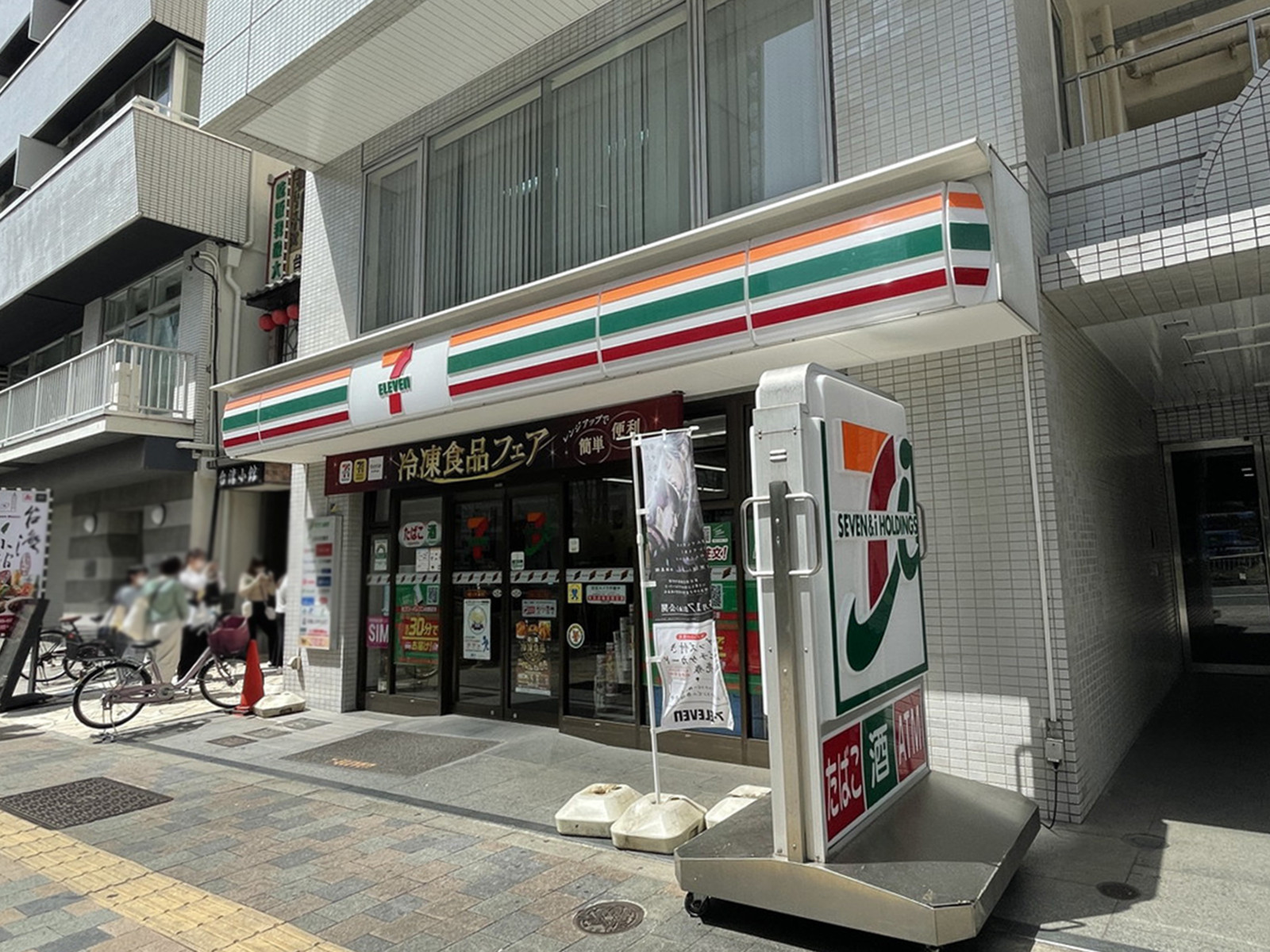 1階のセブンイレブン 新宿大久保1丁目店