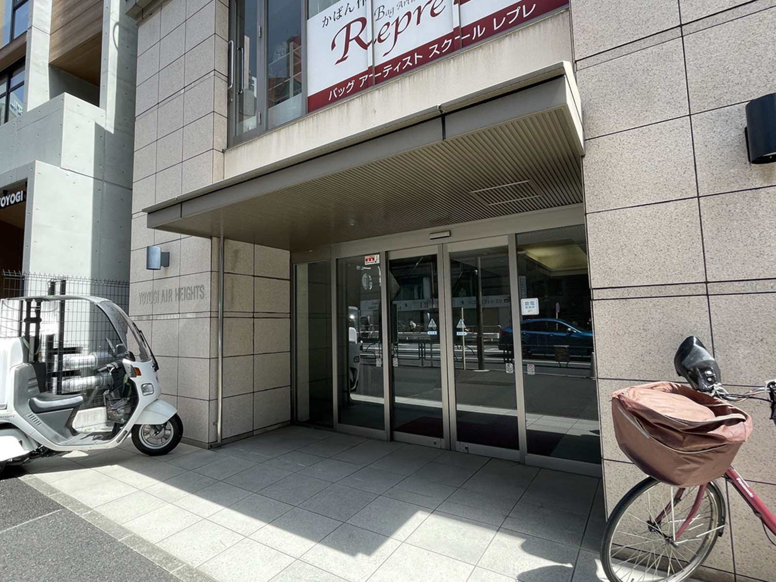 オフィスビル出入口