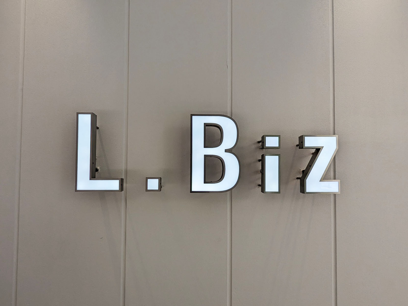ネームプレート：L.Biz日本橋
