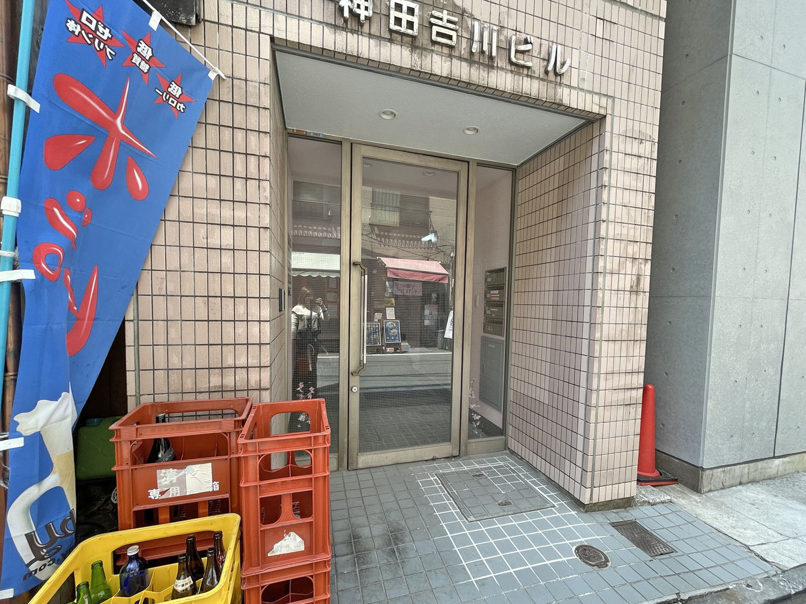 オフィスビル出入口