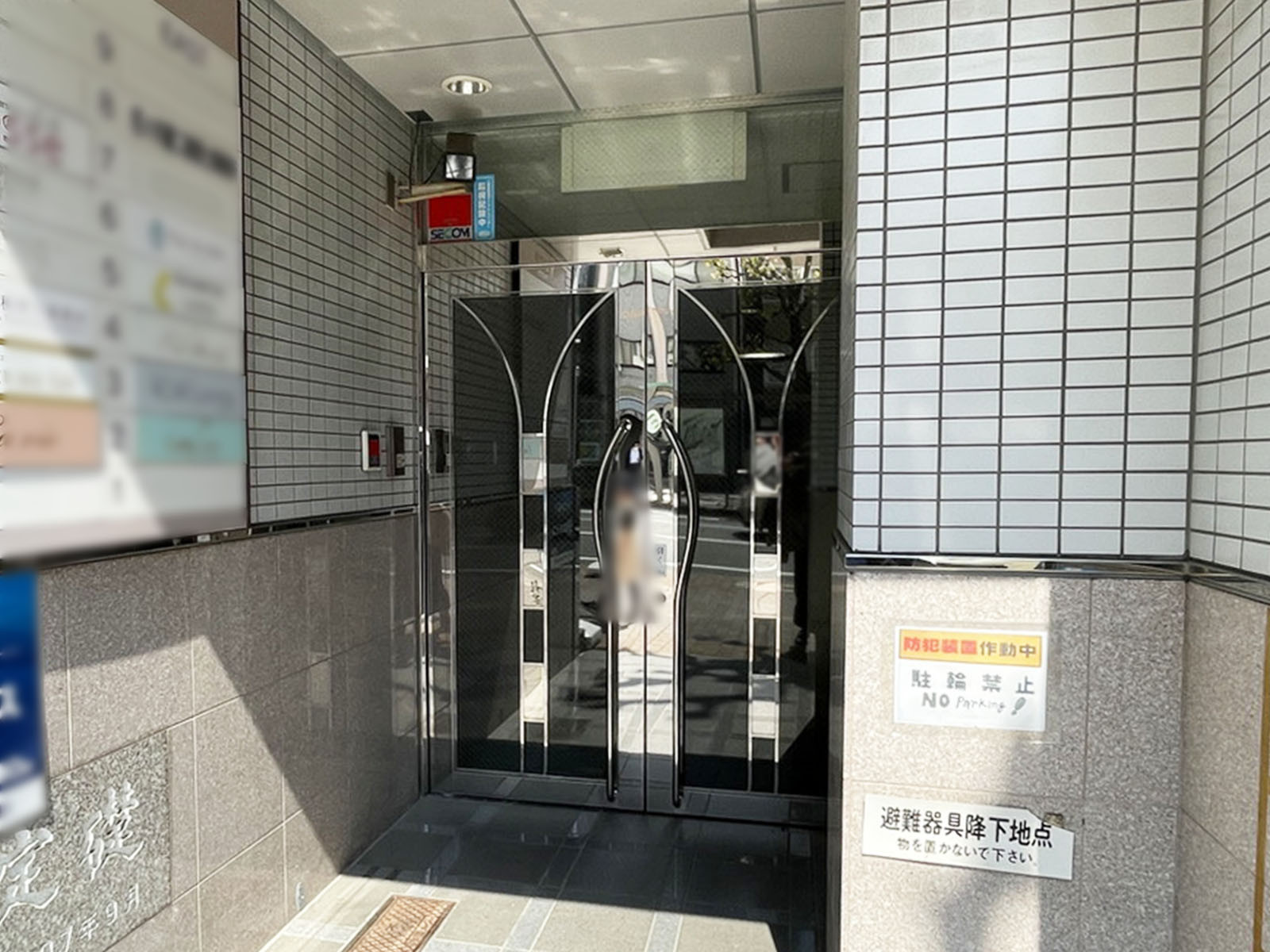 オフィスビル出入口
