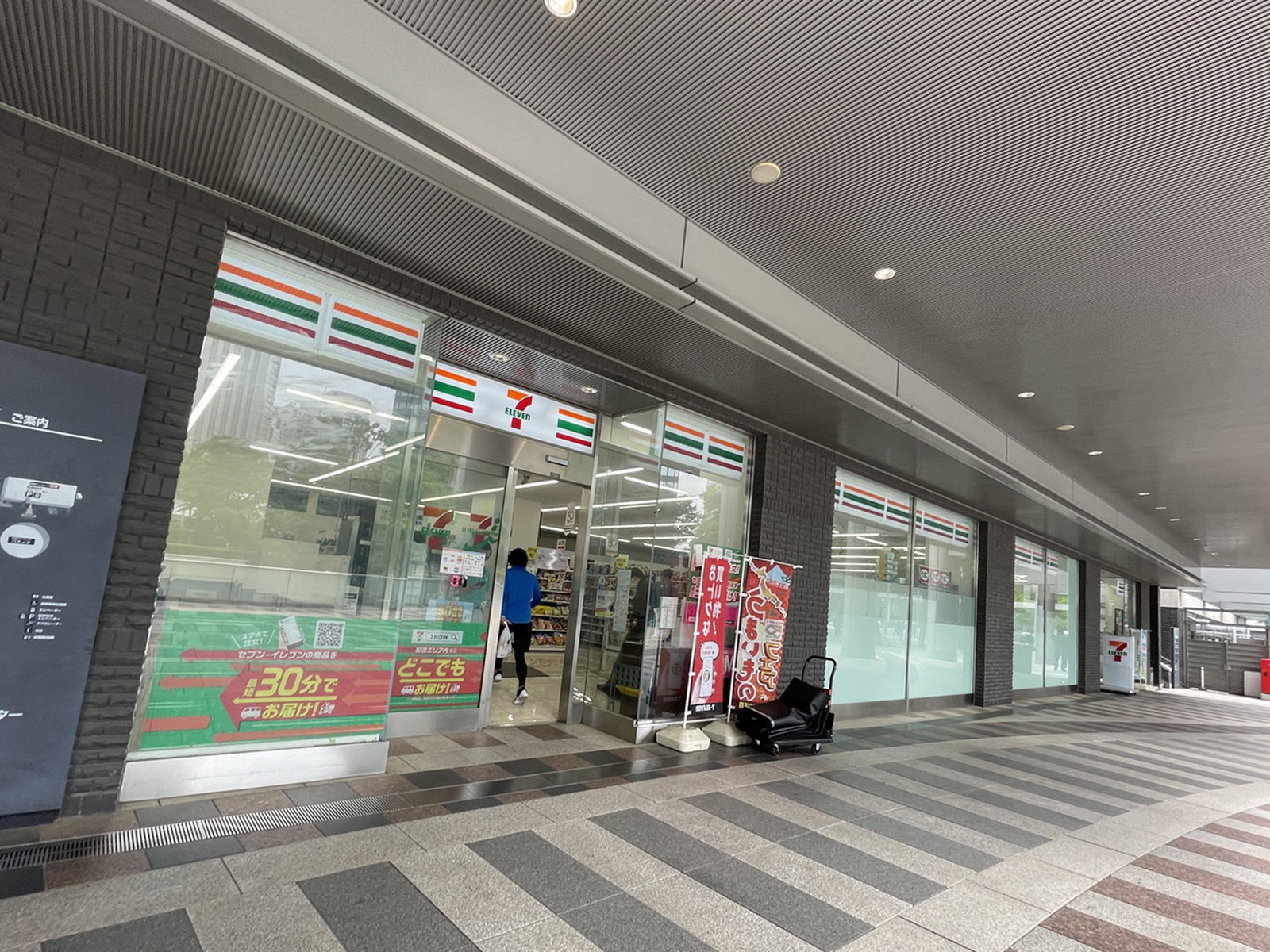 1階のセブンイレブン新宿アイランドタワー店