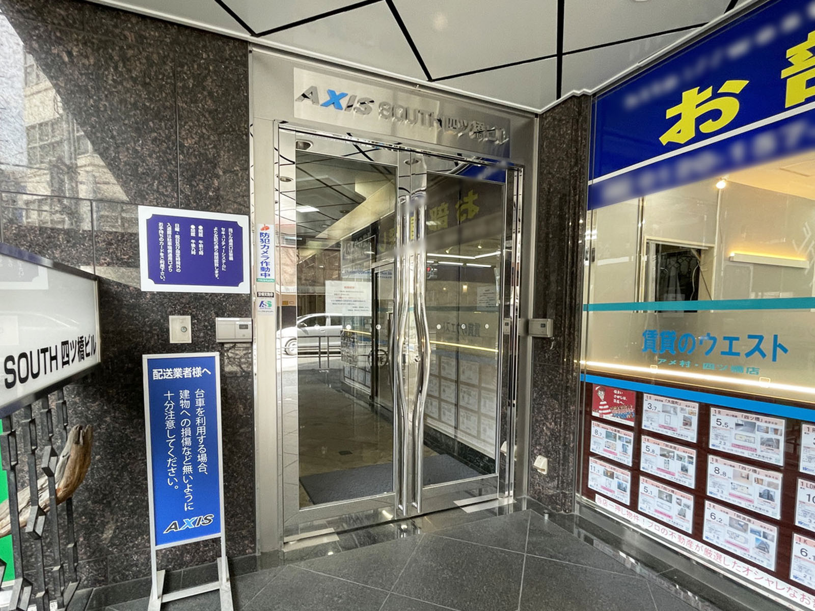 オフィスビル出入口