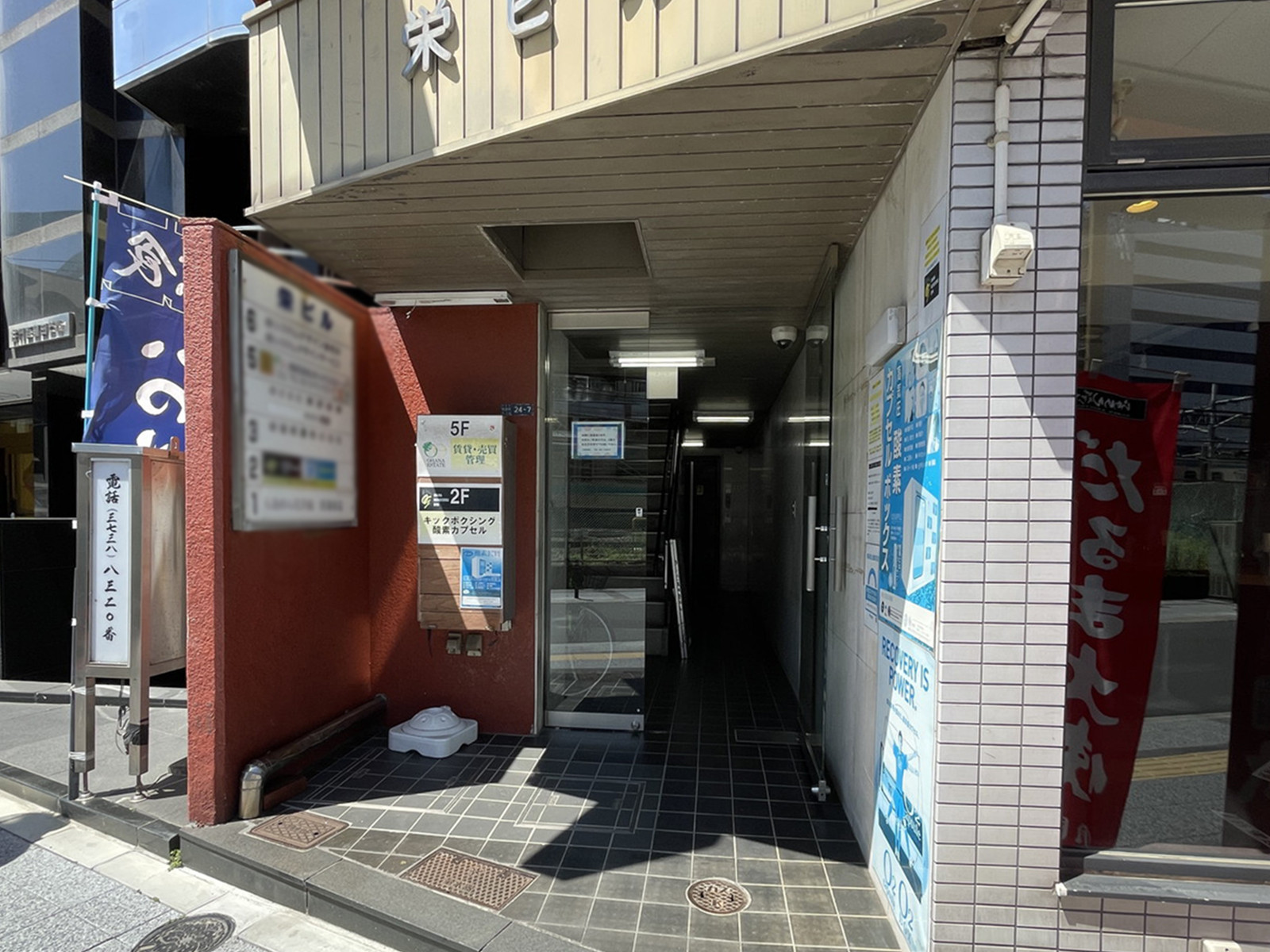 オフィスビル出入口