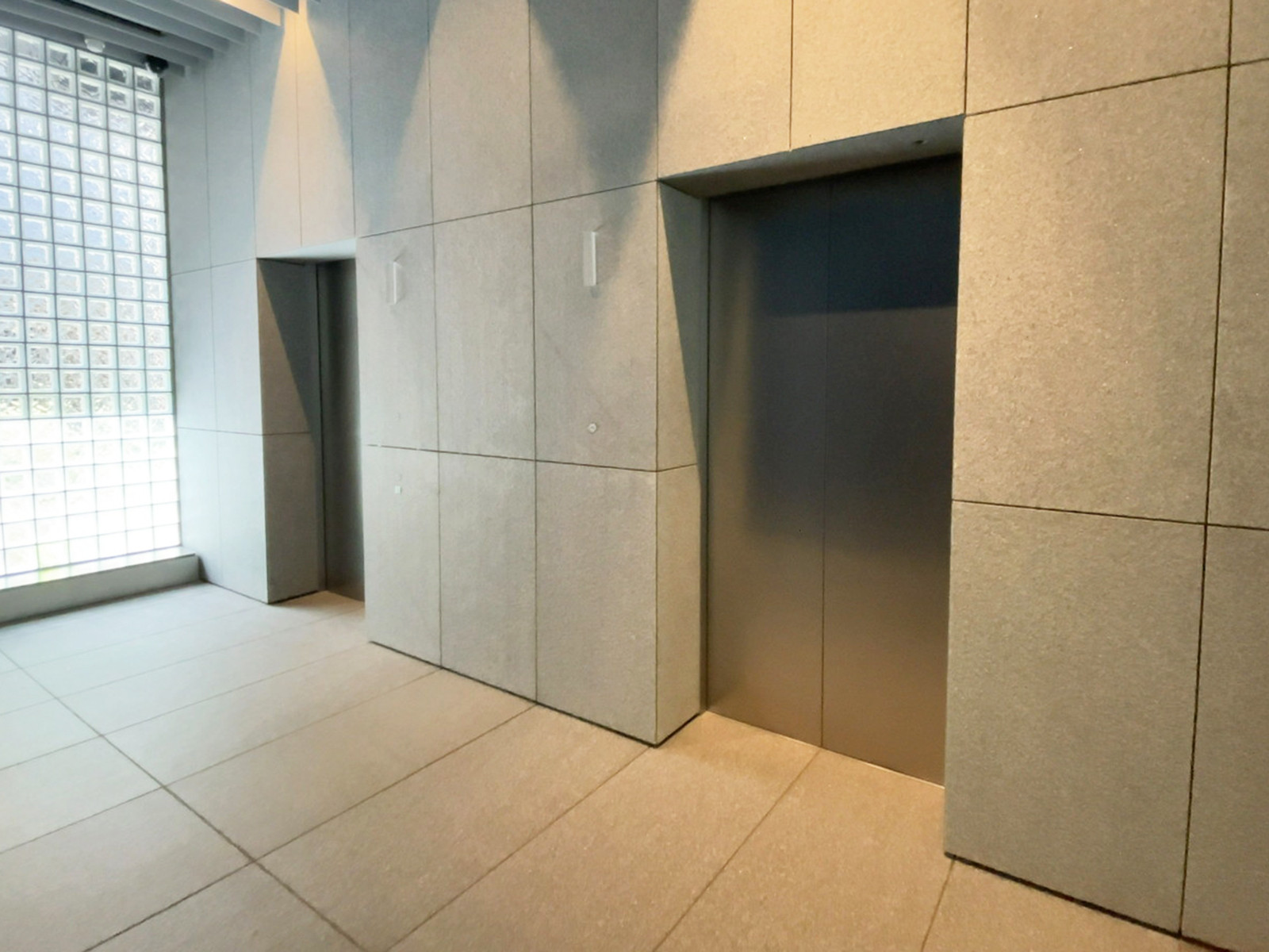 エレベーター(2基)