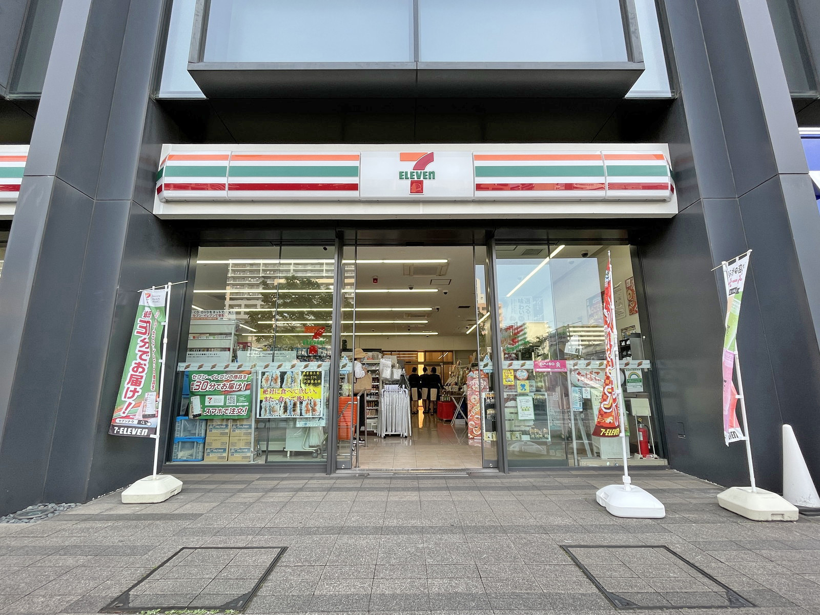 1階のセブンイレブン豊洲五丁目店
