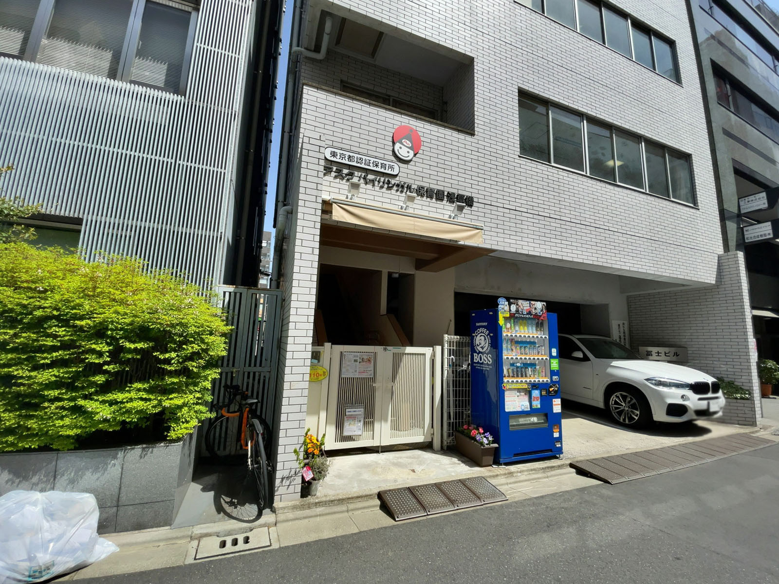 2階テナント出入り口