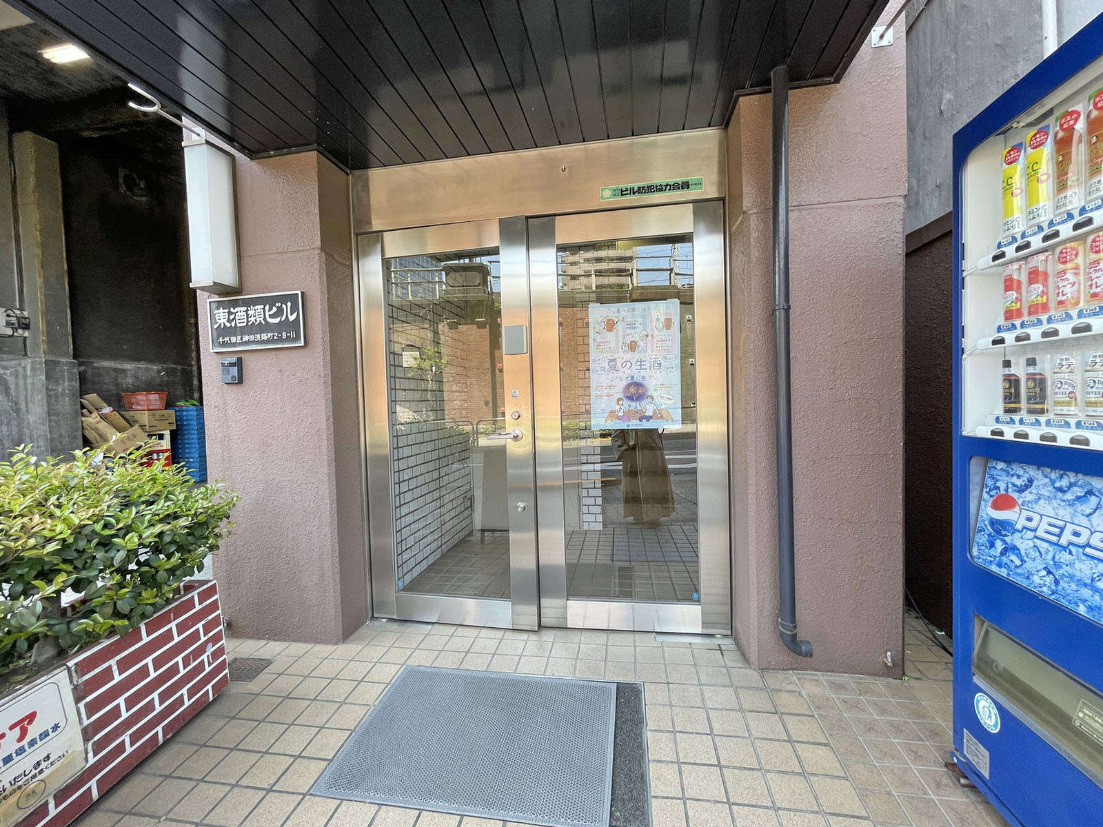 オフィスビル出入口