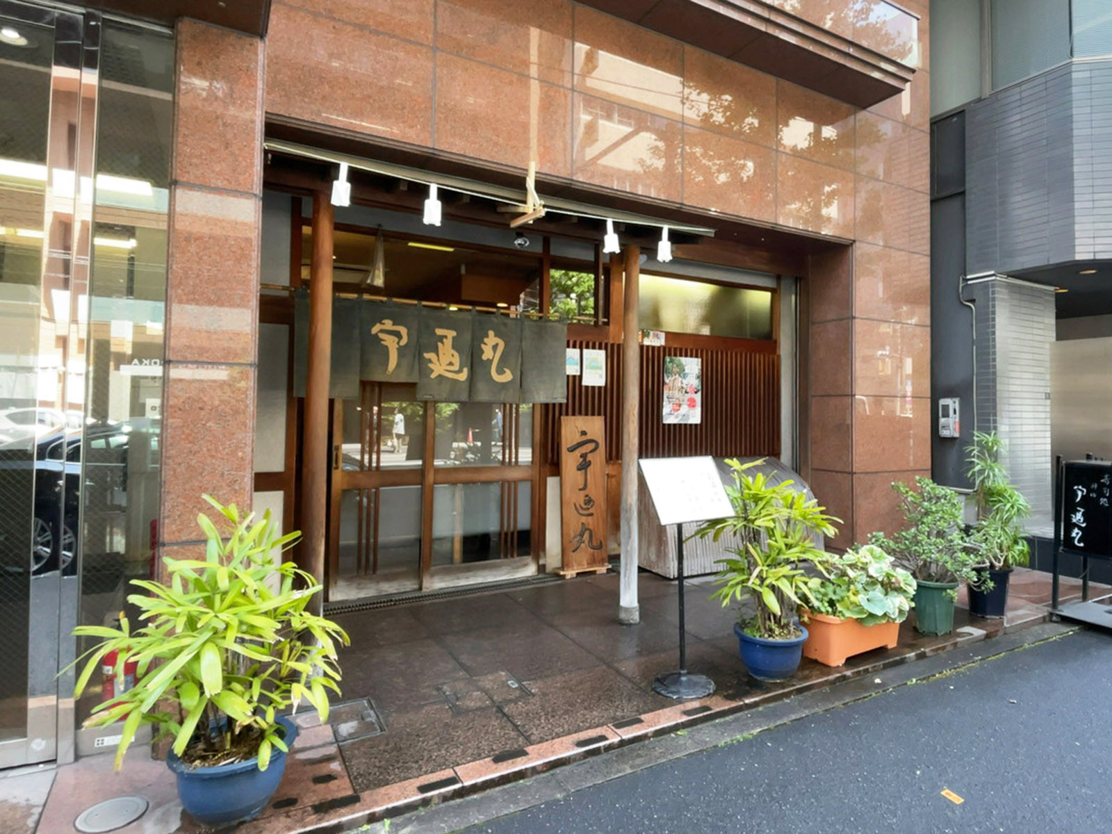 1階飲食店の様子