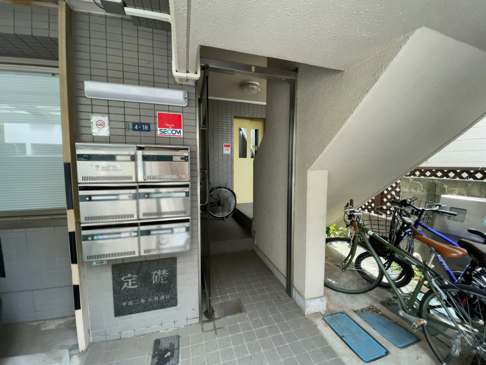 オフィスビル出入口