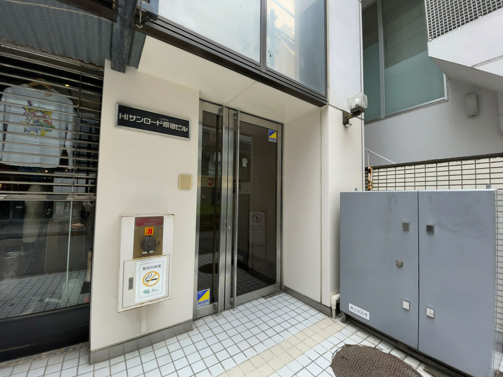 オフィスビル出入口