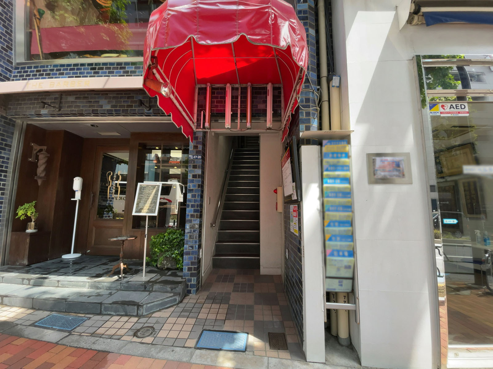 オフィスビル出入口